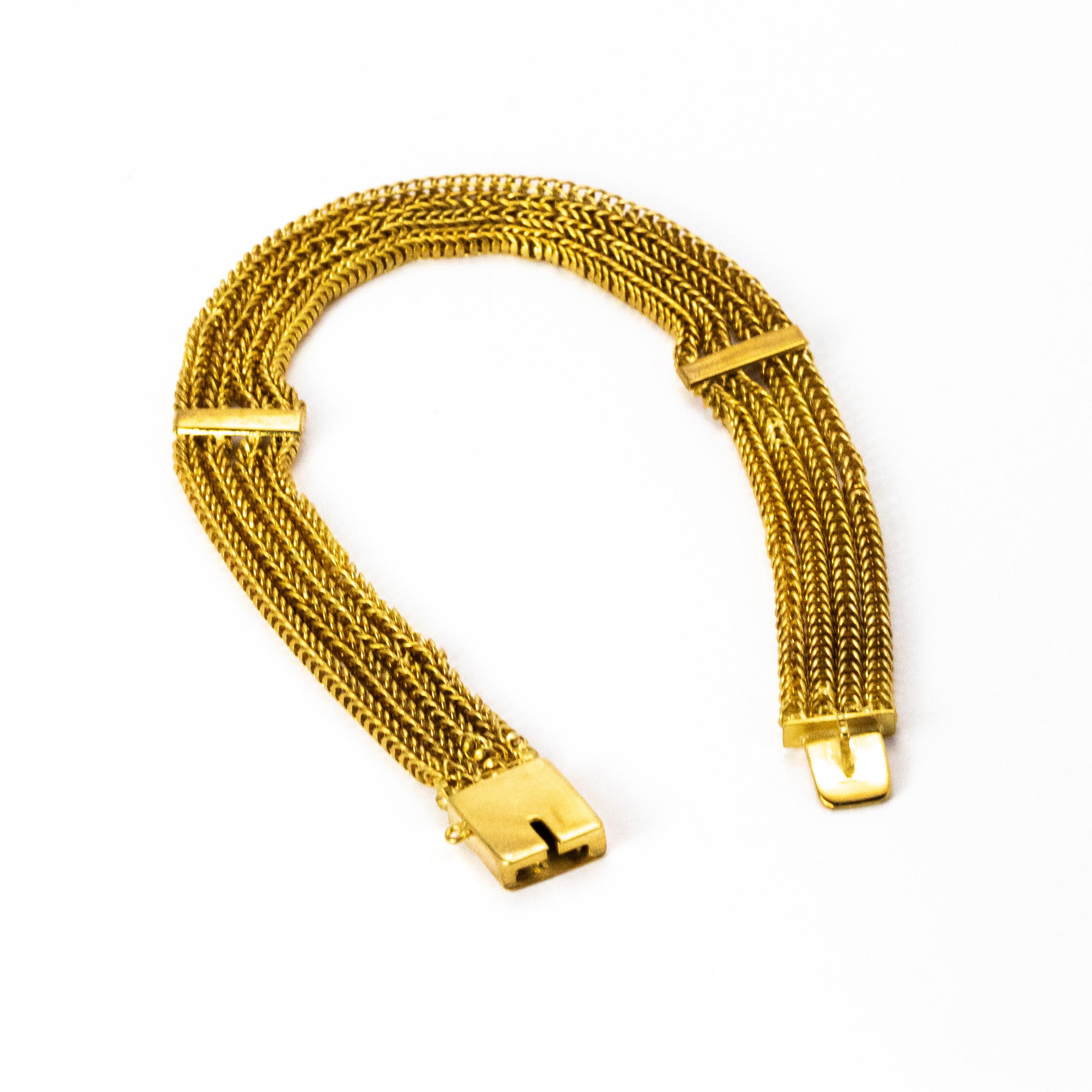 A brilliant Victorian bracelet made up of four tactile 9 karat yellow gold chains, with two bar spacers and  clip fastener.

Bracelet length: 20 cm (when open)