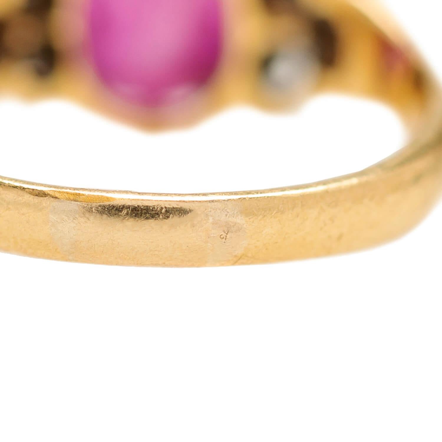 Französischer 18 Karat burmesischer Rubin + Diamant-Ring, viktorianisch für Damen oder Herren im Angebot
