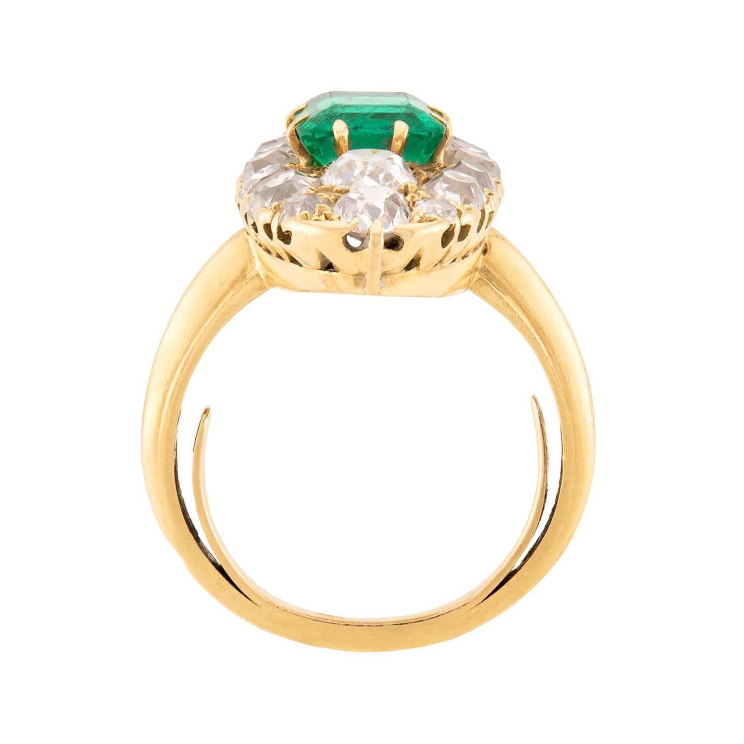 Viktorianischer französischer 18k Smaragd und Diamant Navette Ring im Zustand „Gut“ im Angebot in Narberth, PA