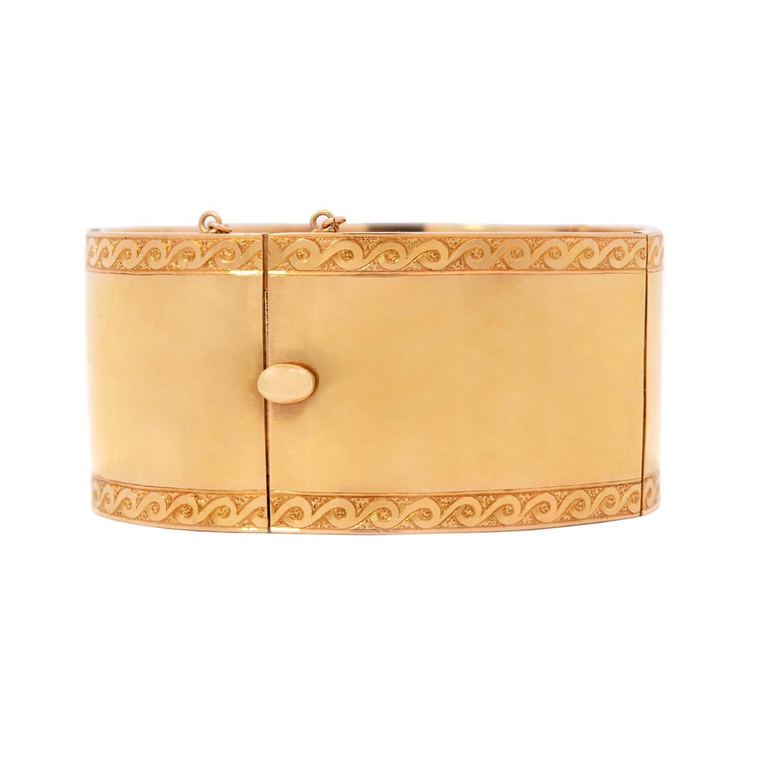 Bracelet à boucle charnière de style victorien français 18 carats, émaillé de rubis et de perles Bon état - En vente à Narberth, PA