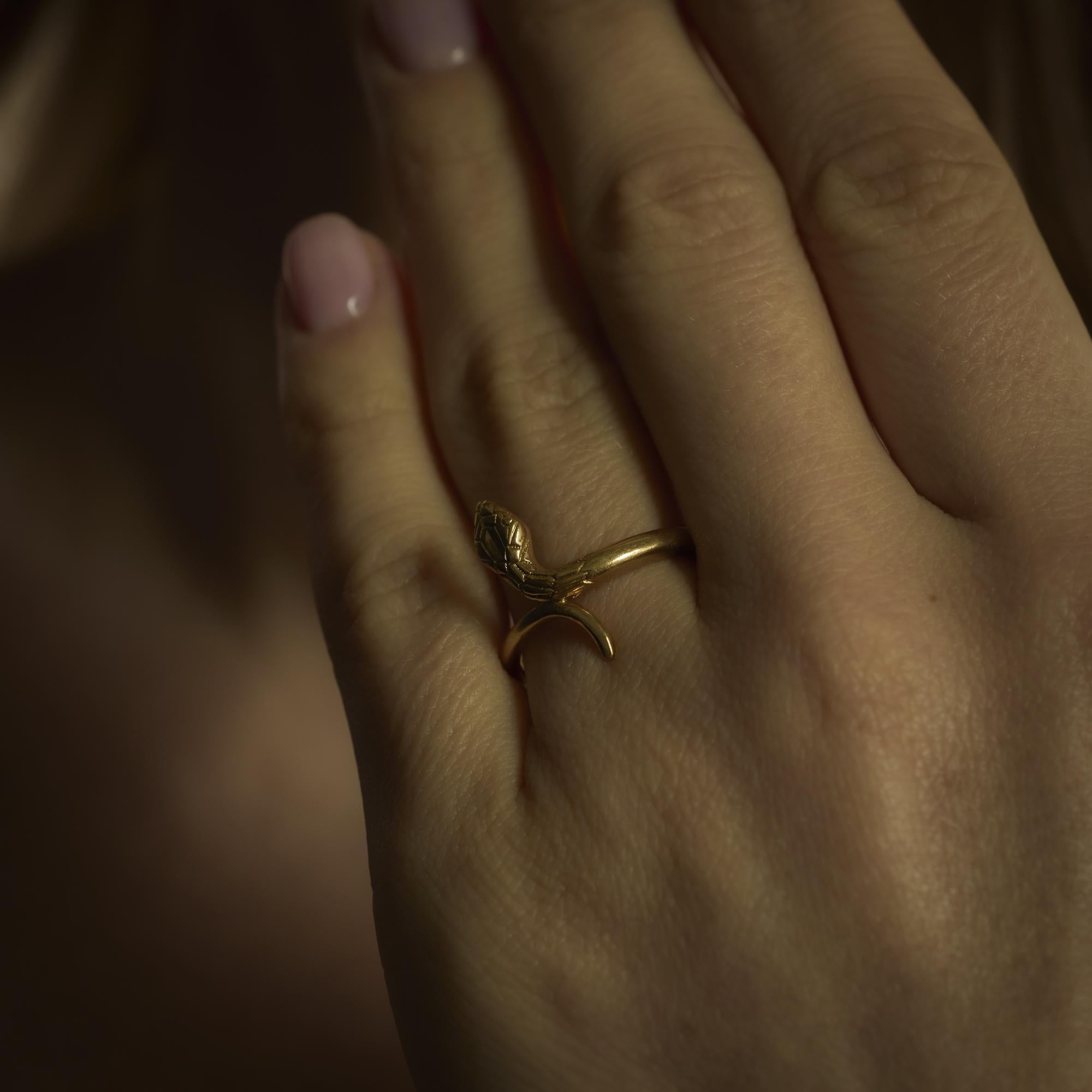 Victorian French 18k yellow gold snake ring For Sale 1