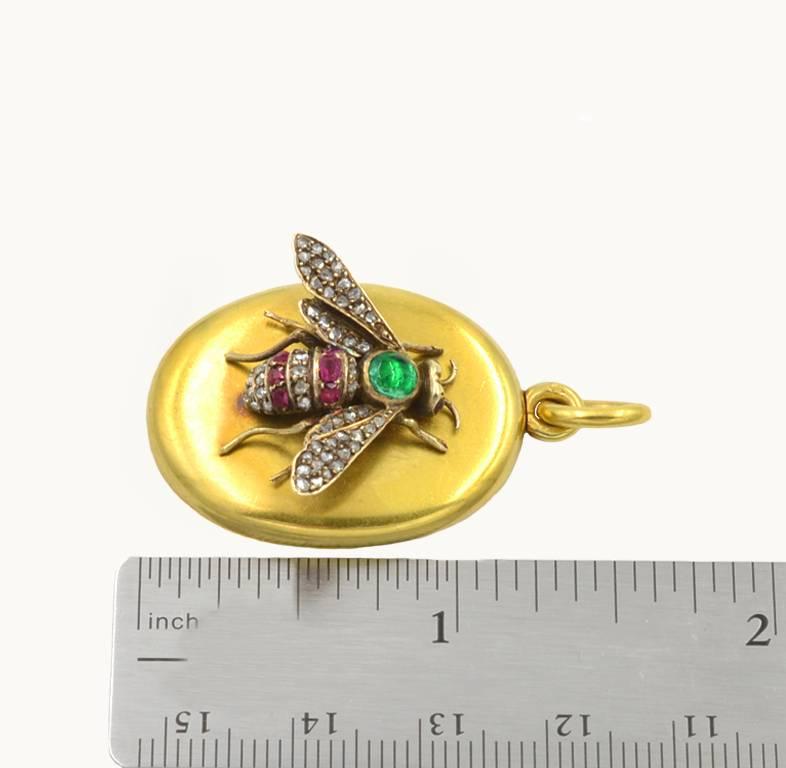 Victorian French Antique Locket in 18 Karat with Emerald, Rubies and Diamonds For Sale 2
