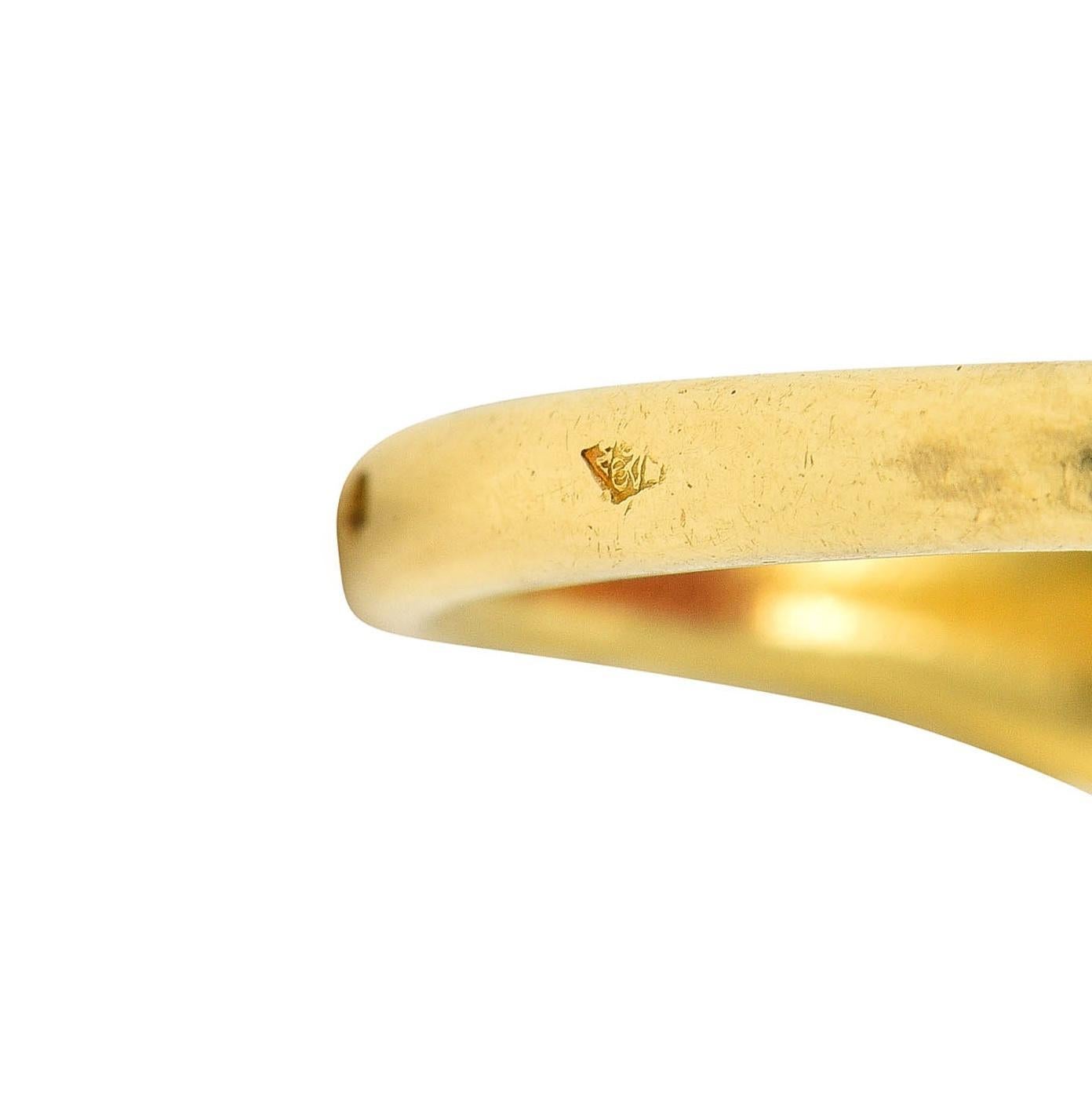 Victorian French Carnelian 18 Karat Yellow Gold Leda & Swan Intaglio Signet Ring For Sale 4