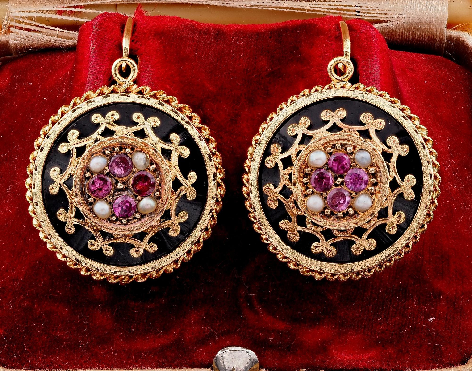 These beautiful Victorian era earrings are French origin, 1880 ca
Bearing French hallmarks for the period
Exquisitely hand crafted by the past Victorian masters of solid 18 KT gold
Quite unique Etruscan Revival round shaped tops, displaying a