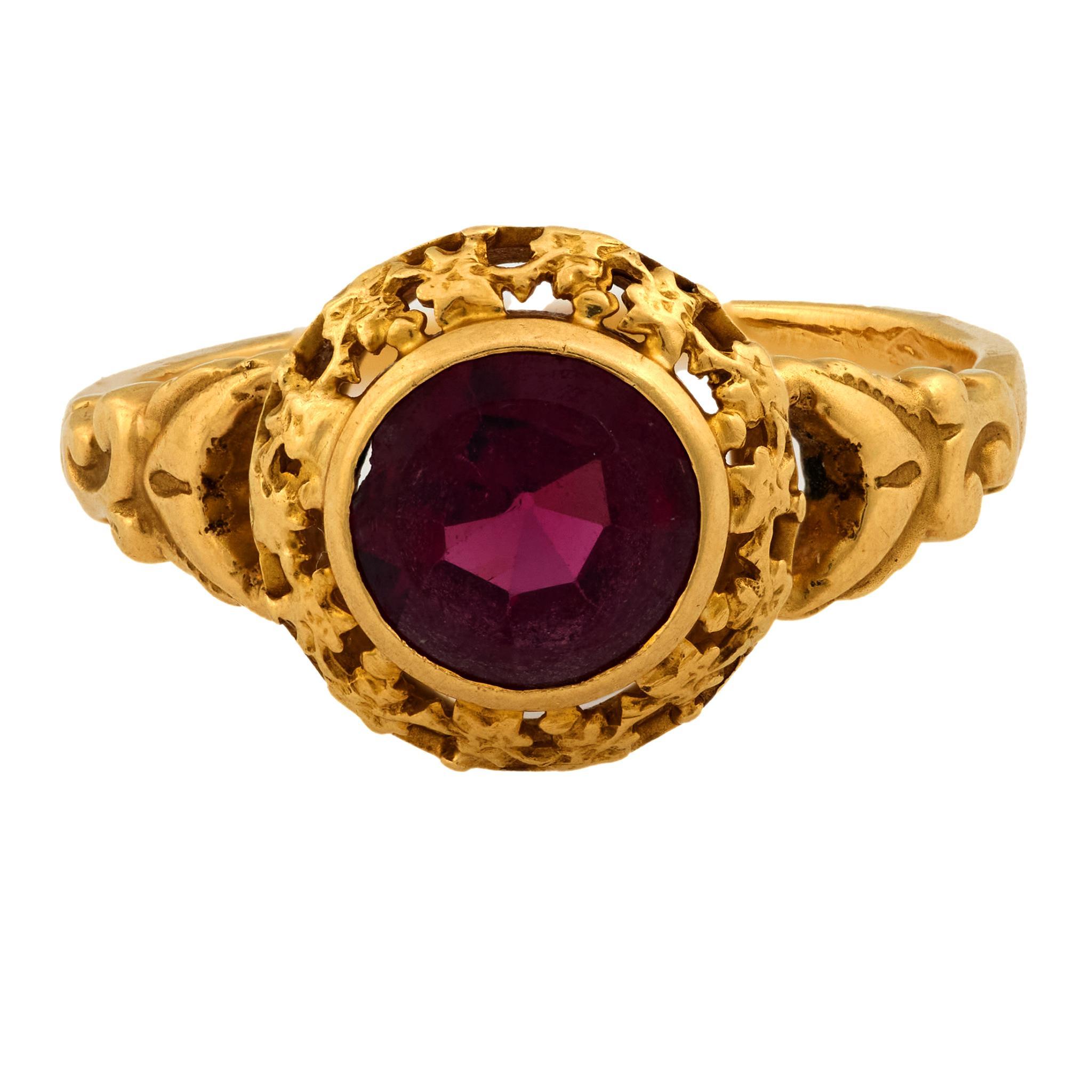 Vittoriano Anello vittoriano in oro giallo 18k con granato francese in vendita