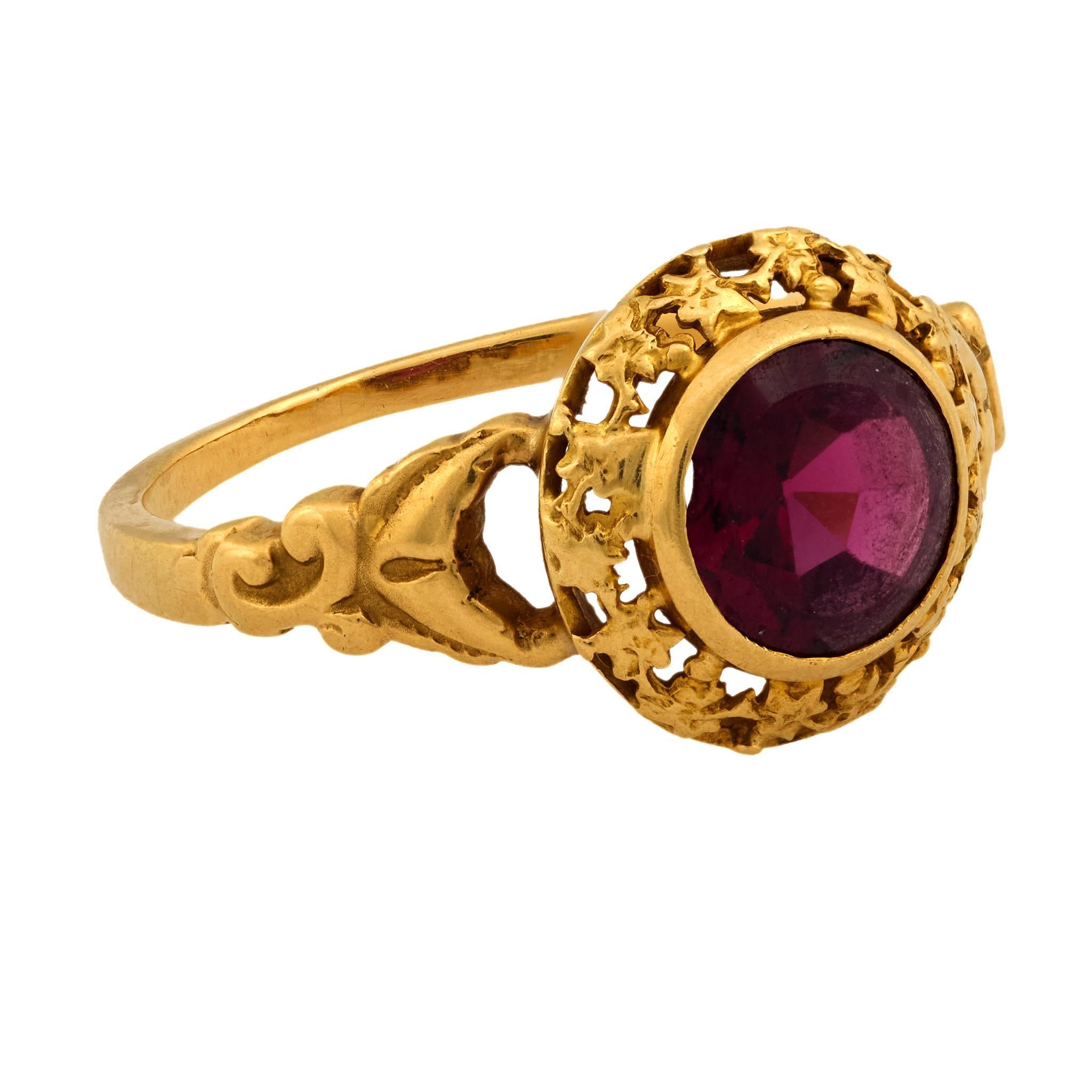 Anello vittoriano in oro giallo 18k con granato francese In condizioni buone in vendita a Beverly Hills, CA