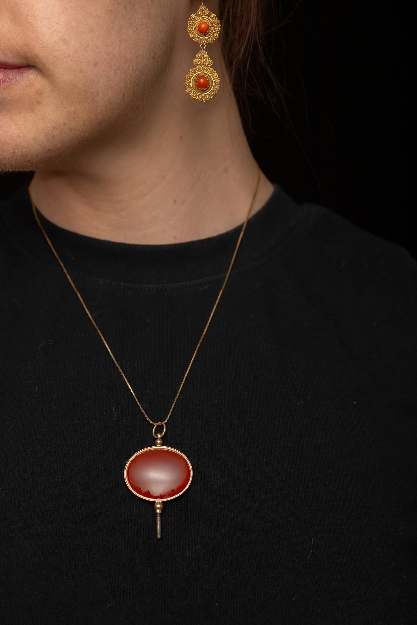 An 18kt gold French Carnelian Large Scale Watch Key, so sleek and smooth it looks modern. It is in fact late Victorian. The Watch Key has a commanding presence as its size and smoothness
are striking. Wear this as a charm on a bracelet or a watch