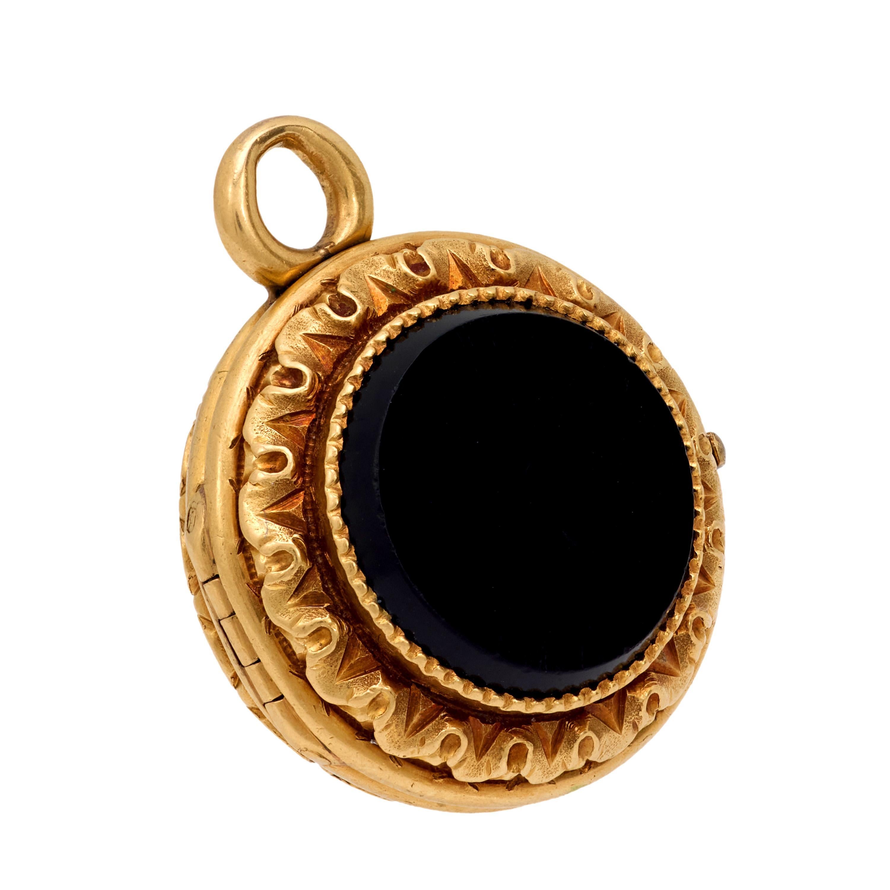 Uncut Victorian French onyx 18k yellow gold locket pendant For Sale