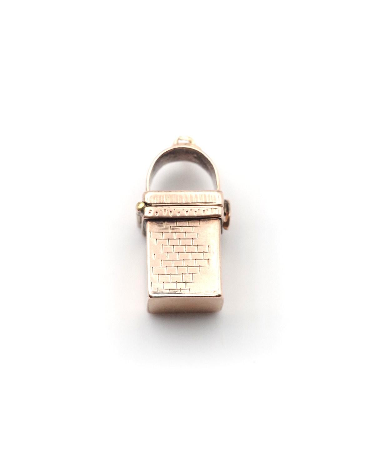 Victorian French saucy opening pendant in 14k rose gold, secret message pendant For Sale 1