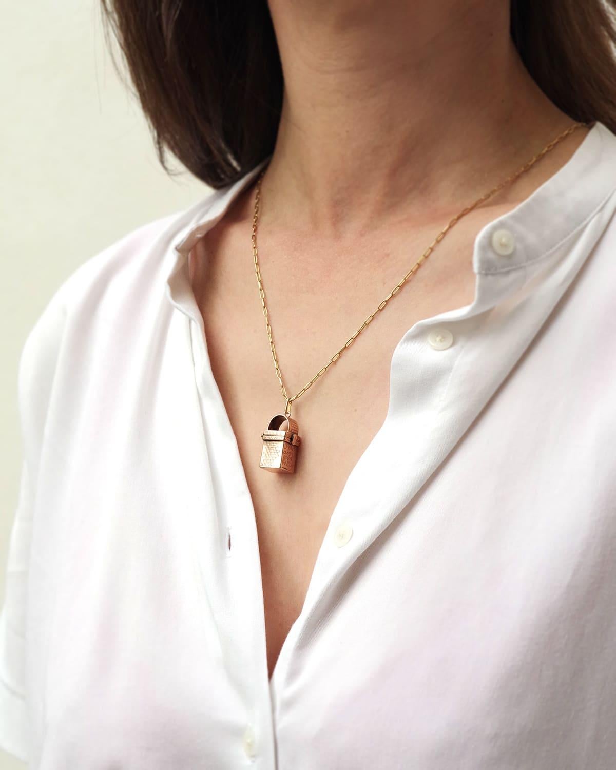 Victorian French saucy opening pendant in 14k rose gold, secret message pendant For Sale 3