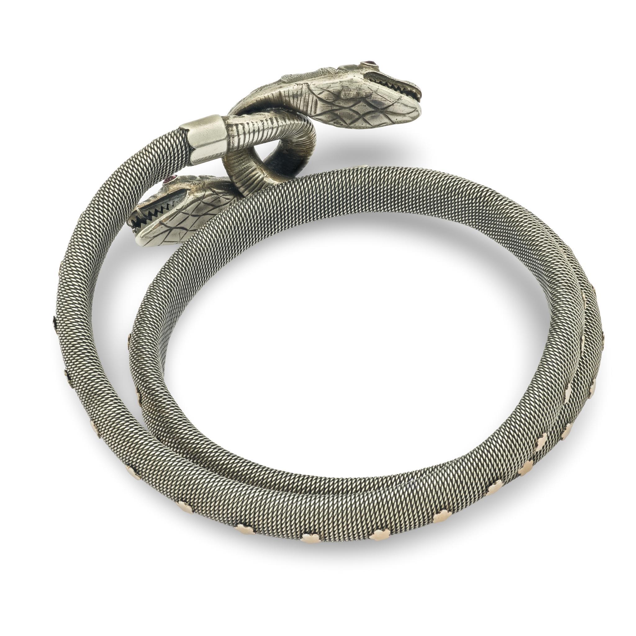 Grezzo Bracciale vittoriano francese in argento/oro con granato a forma di serpente in vendita