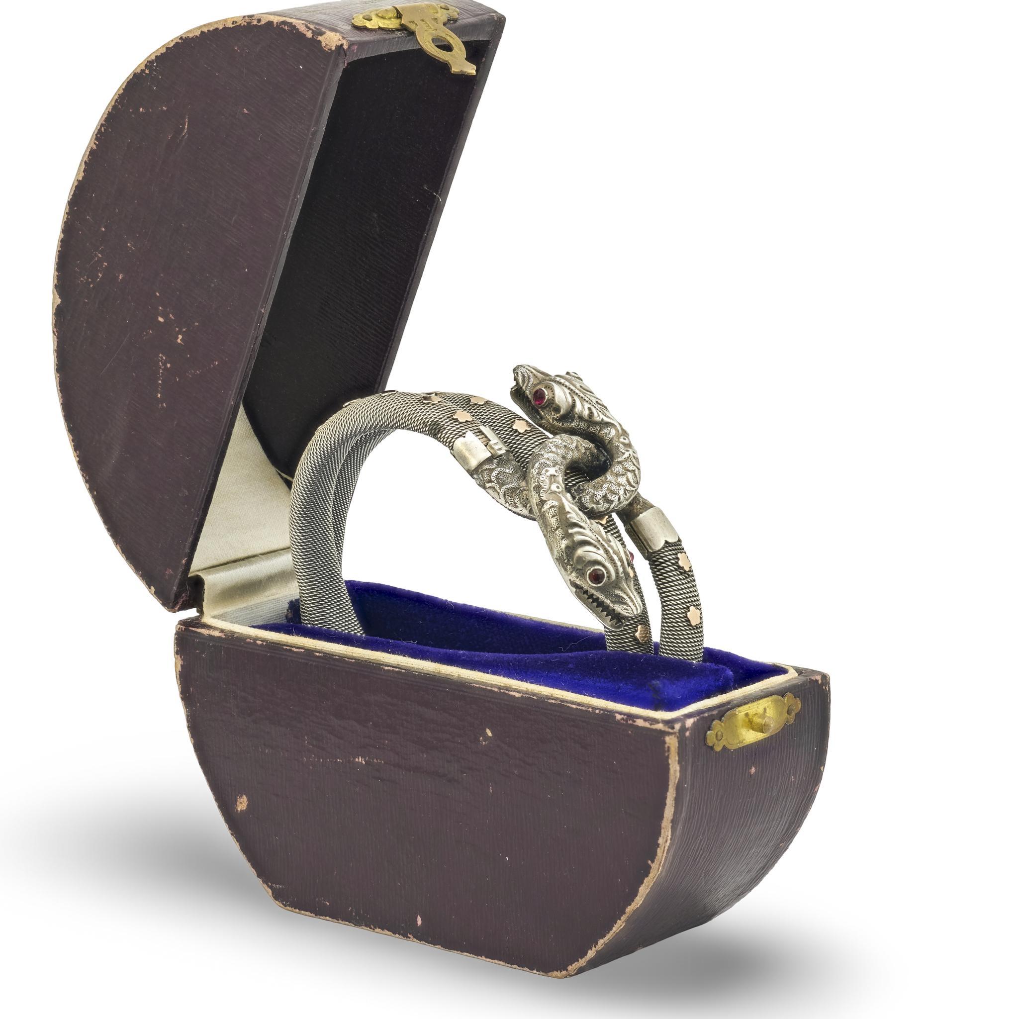 Bracciale vittoriano francese in argento/oro con granato a forma di serpente In condizioni buone in vendita a Narberth, PA