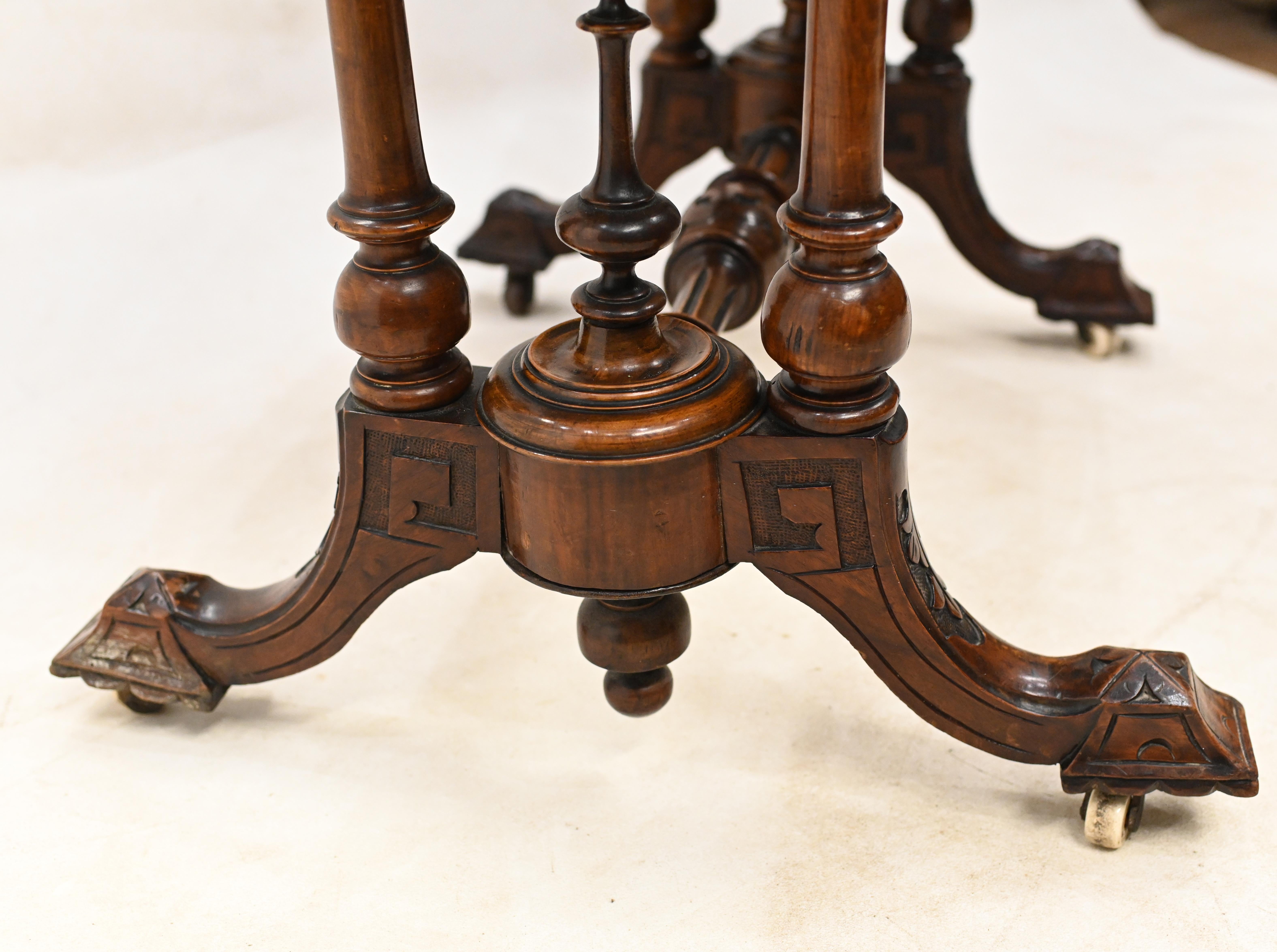 Viktorianischer Spieltisch aus antikem Wurzelnussholz, 1880, Kartentisch im Angebot 5