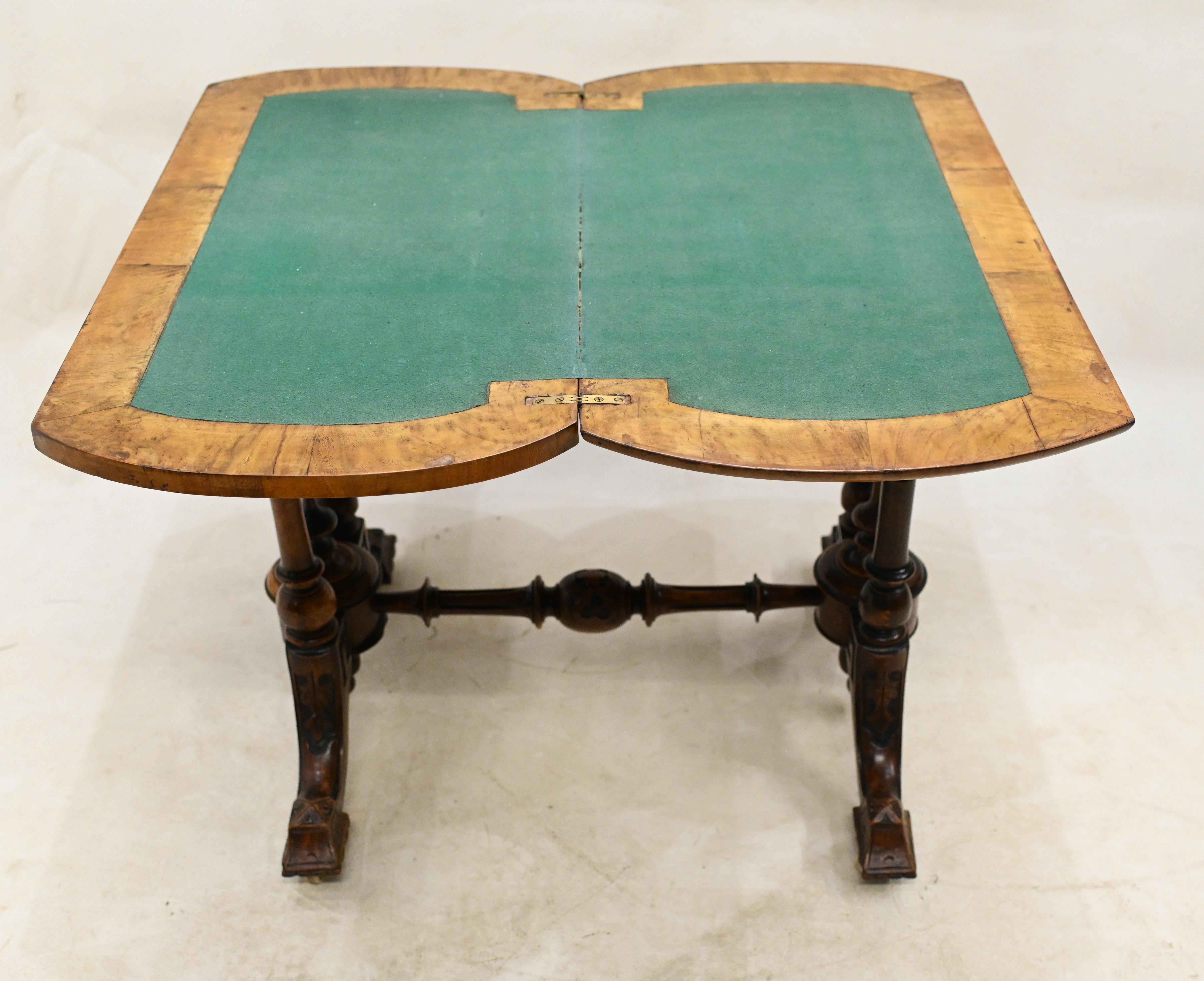 Viktorianischer Spieltisch aus antikem Wurzelnussholz, 1880, Kartentisch im Angebot 2