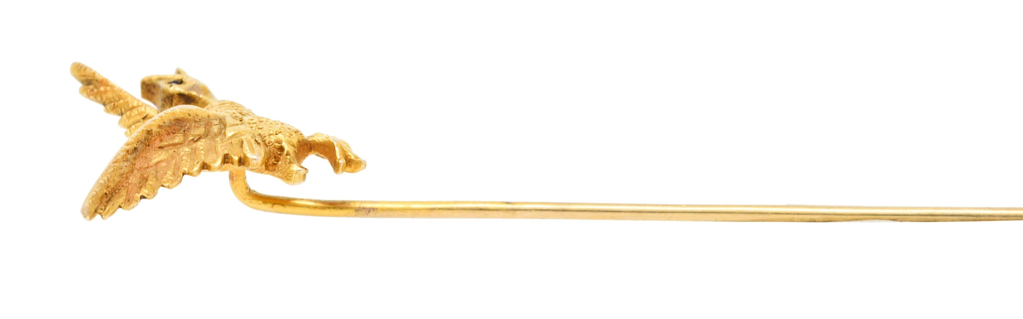 Taille cabochon Épingle à cravate victorienne oiseau en or jaune 14 carats et grenat en vente