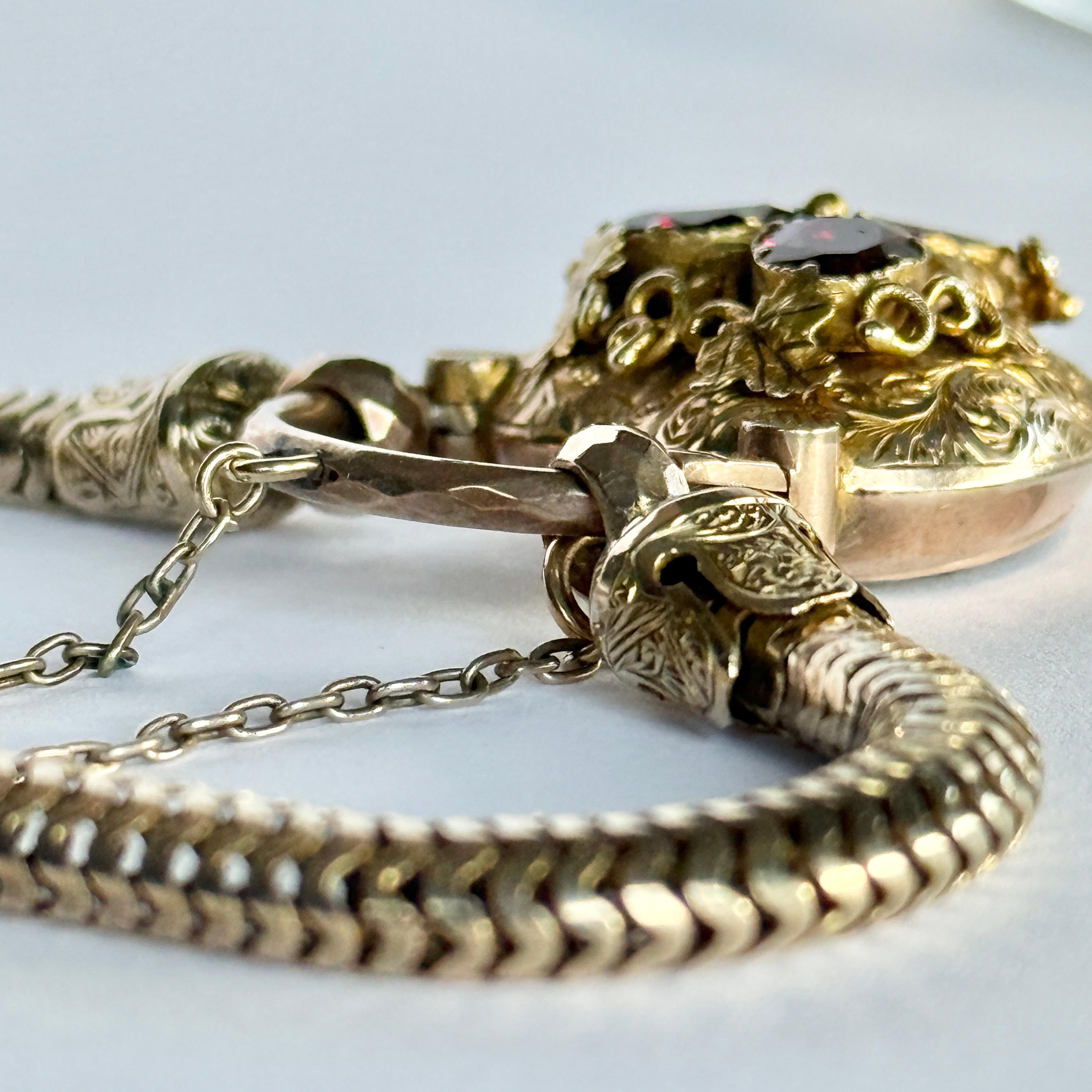 Victorian Garnet 15 Carat Gold Bracelet With Padlock Heart Locket For Sale 2