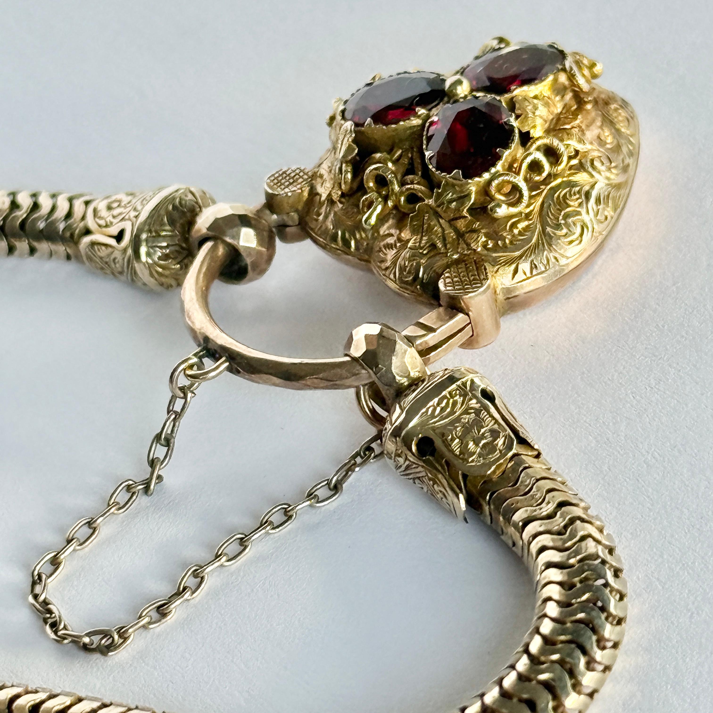 Victorian Garnet 15 Carat Gold Bracelet With Padlock Heart Locket For Sale 3