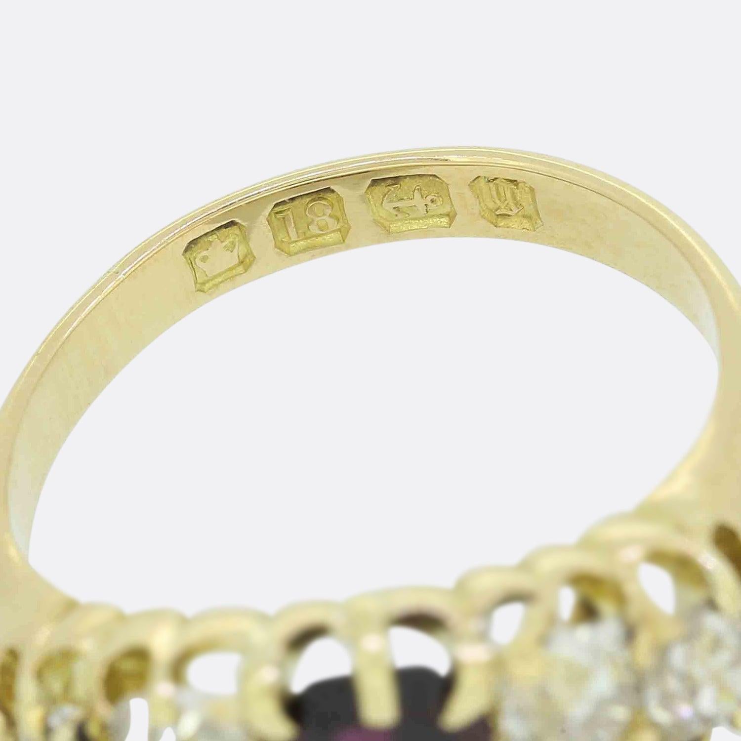 Anello vittoriano con granato e diamanti a grappolo In condizioni buone in vendita a London, GB