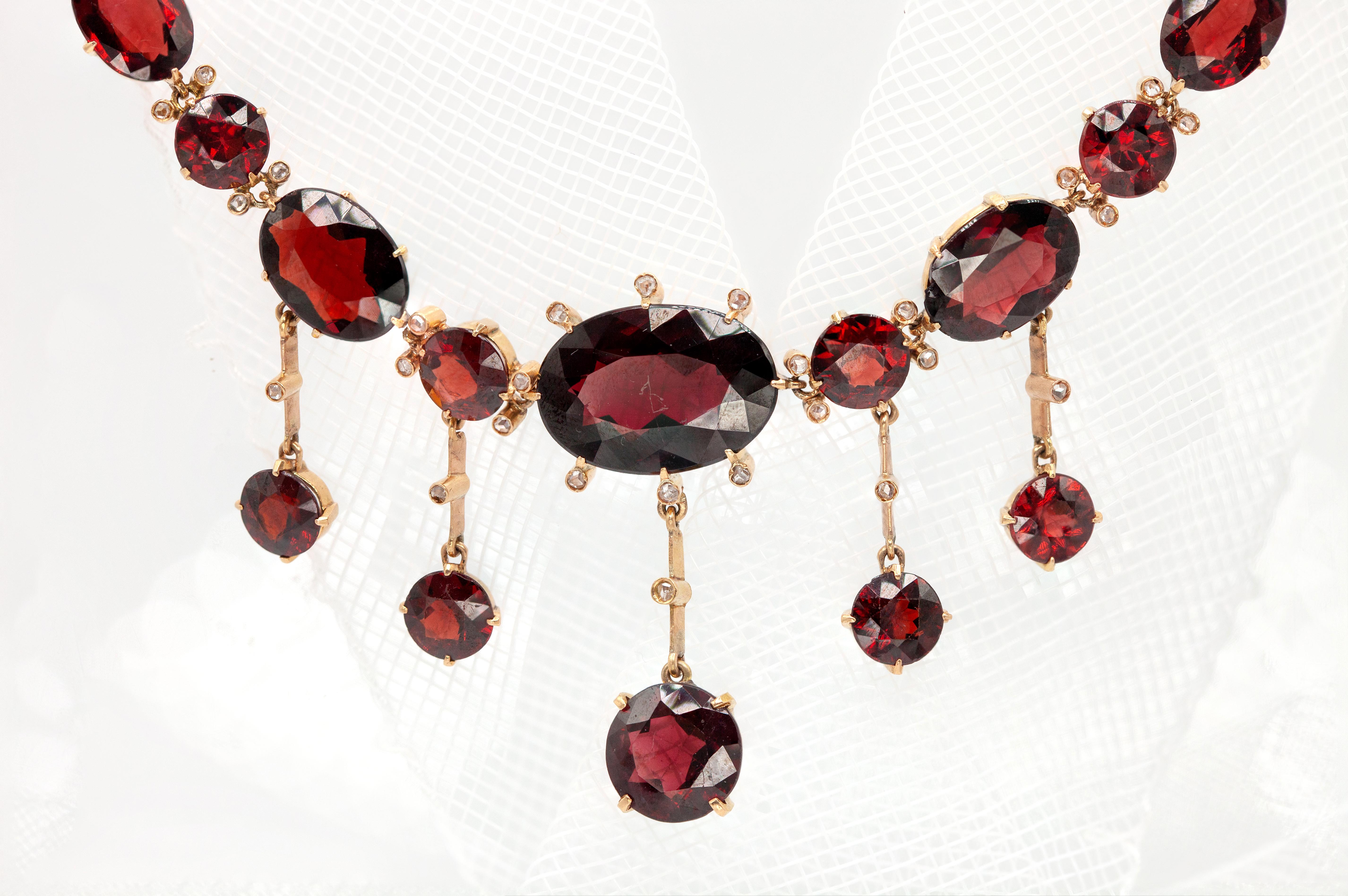 Vittoriano Collana vittoriana con granato e diamanti in oro 14K in vendita
