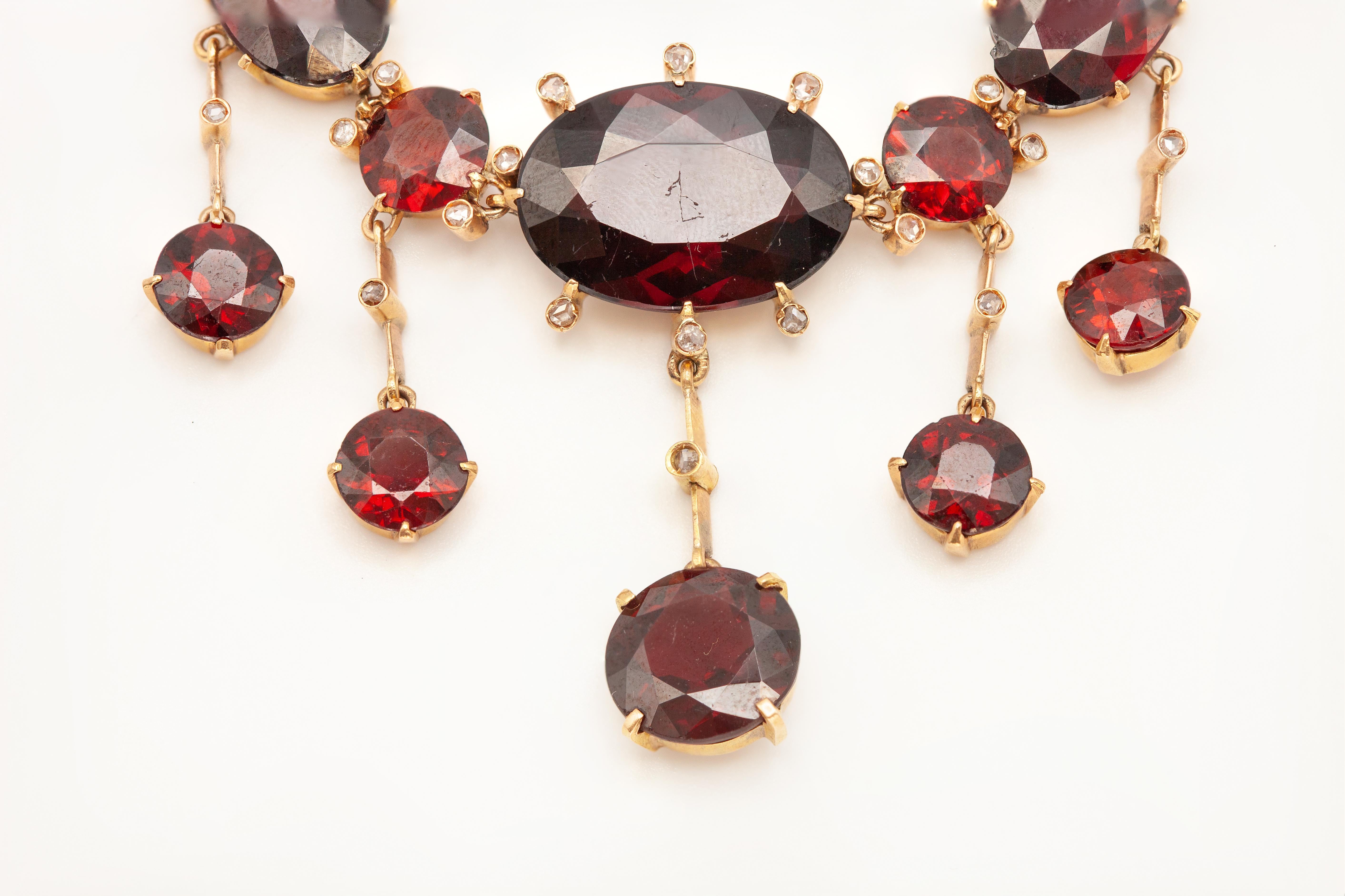Collana vittoriana con granato e diamanti in oro 14K In condizioni ottime in vendita a New York, NY