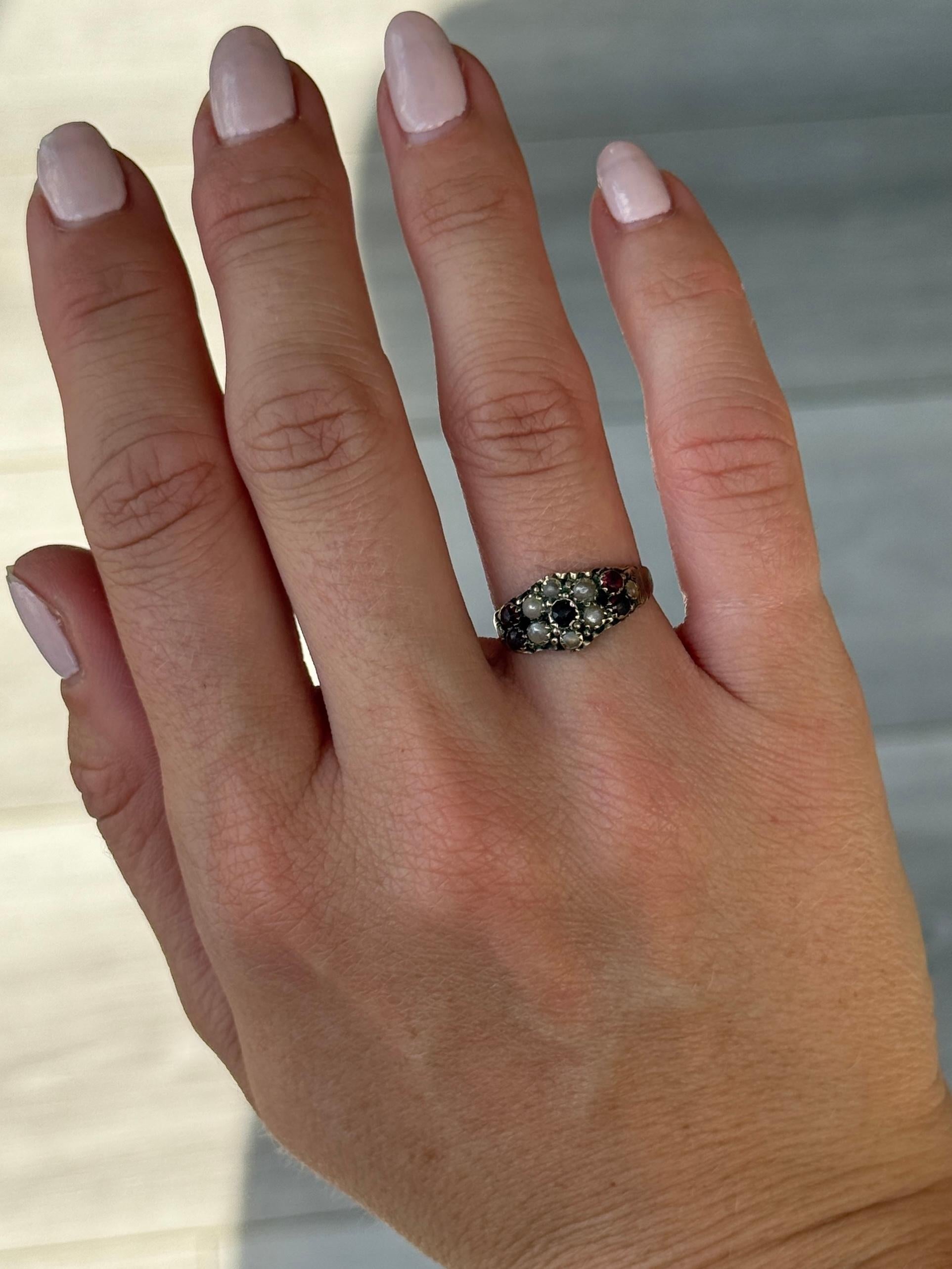 Victorian Garnet and Pearl 9 Carat Gold Ring In Good Condition For Sale In Chipping Campden, GB