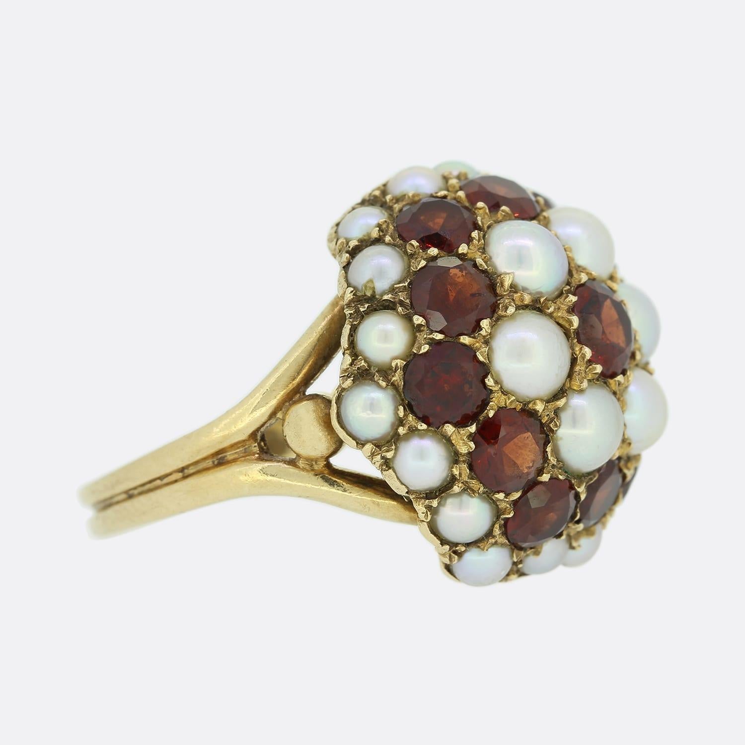 Vittoriano Anello vittoriano con granato e perle a grappolo in vendita