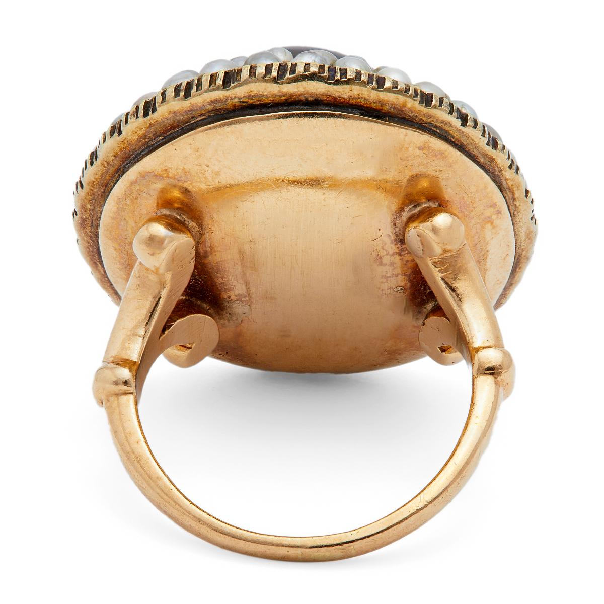 Viktorianischer Granat und Saatperlen 14k Gelbgold Closed Back Ring 1