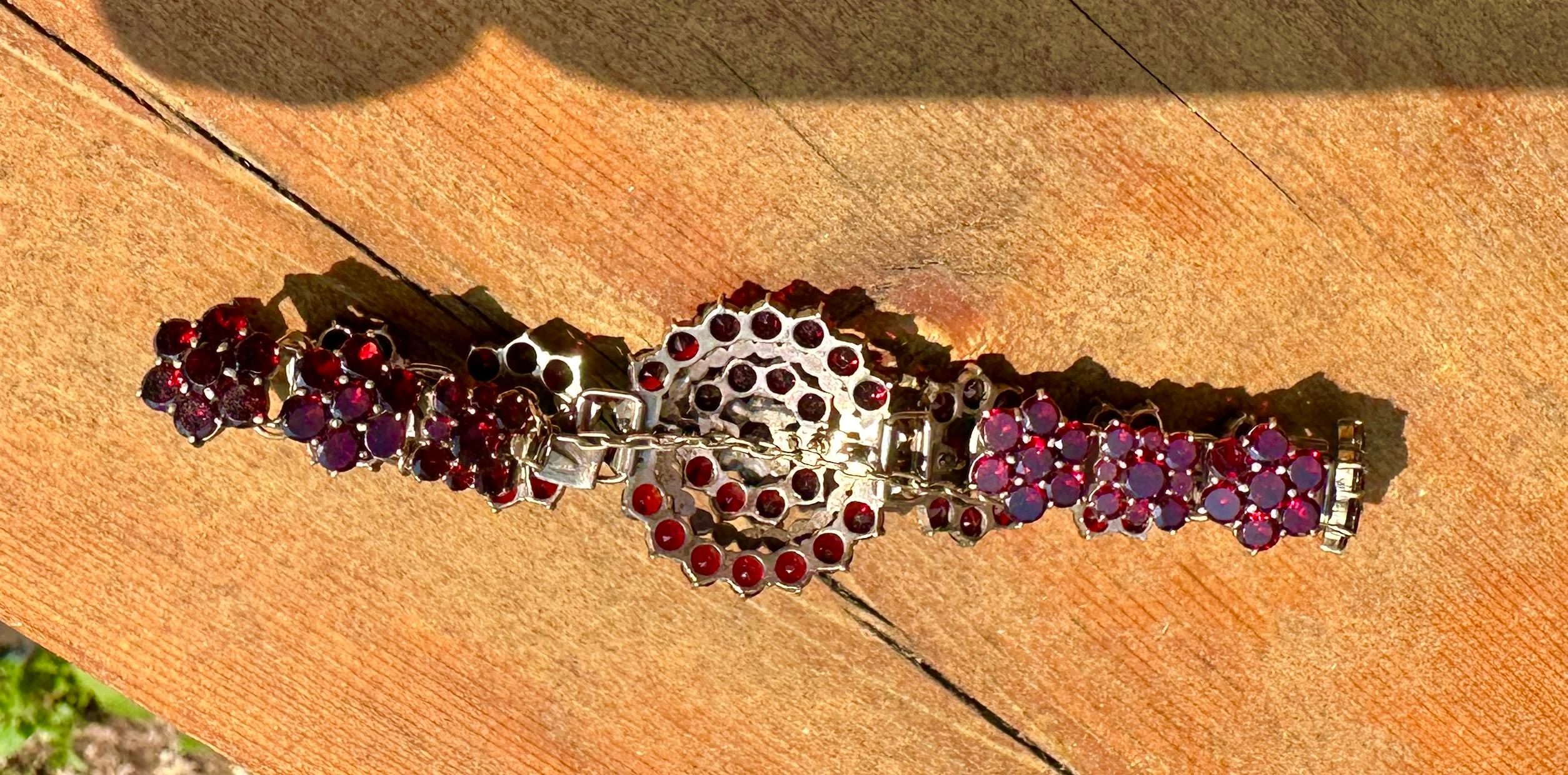 Victorian Garnet Bracelet Flower Bohemian Garnets Antique 1880 Garnet Clasp In Excellent Condition For Sale In New York, NY