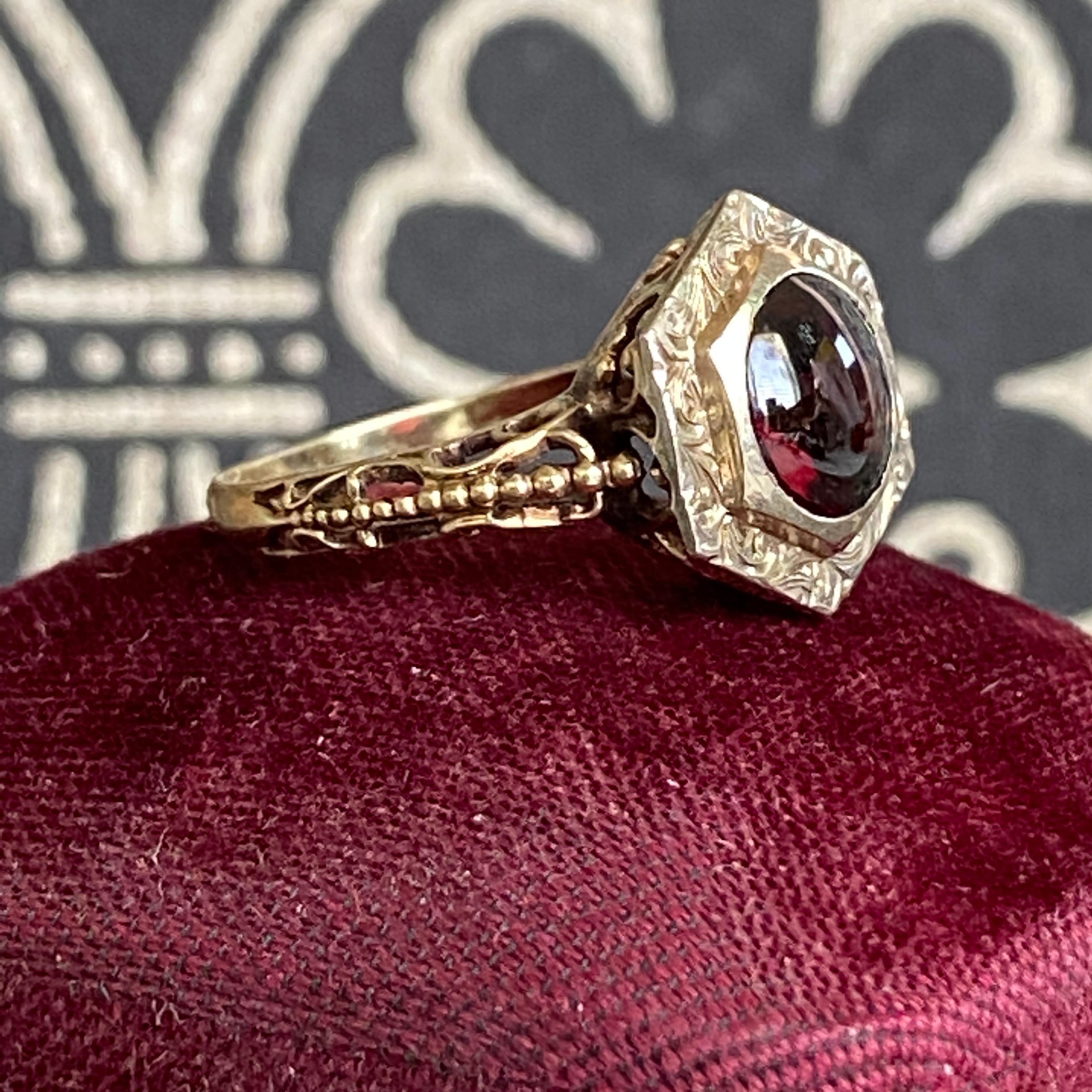 Victorian Garnet Cabochon 14k Filigree Ring In Good Condition In Scotts Valley, CA