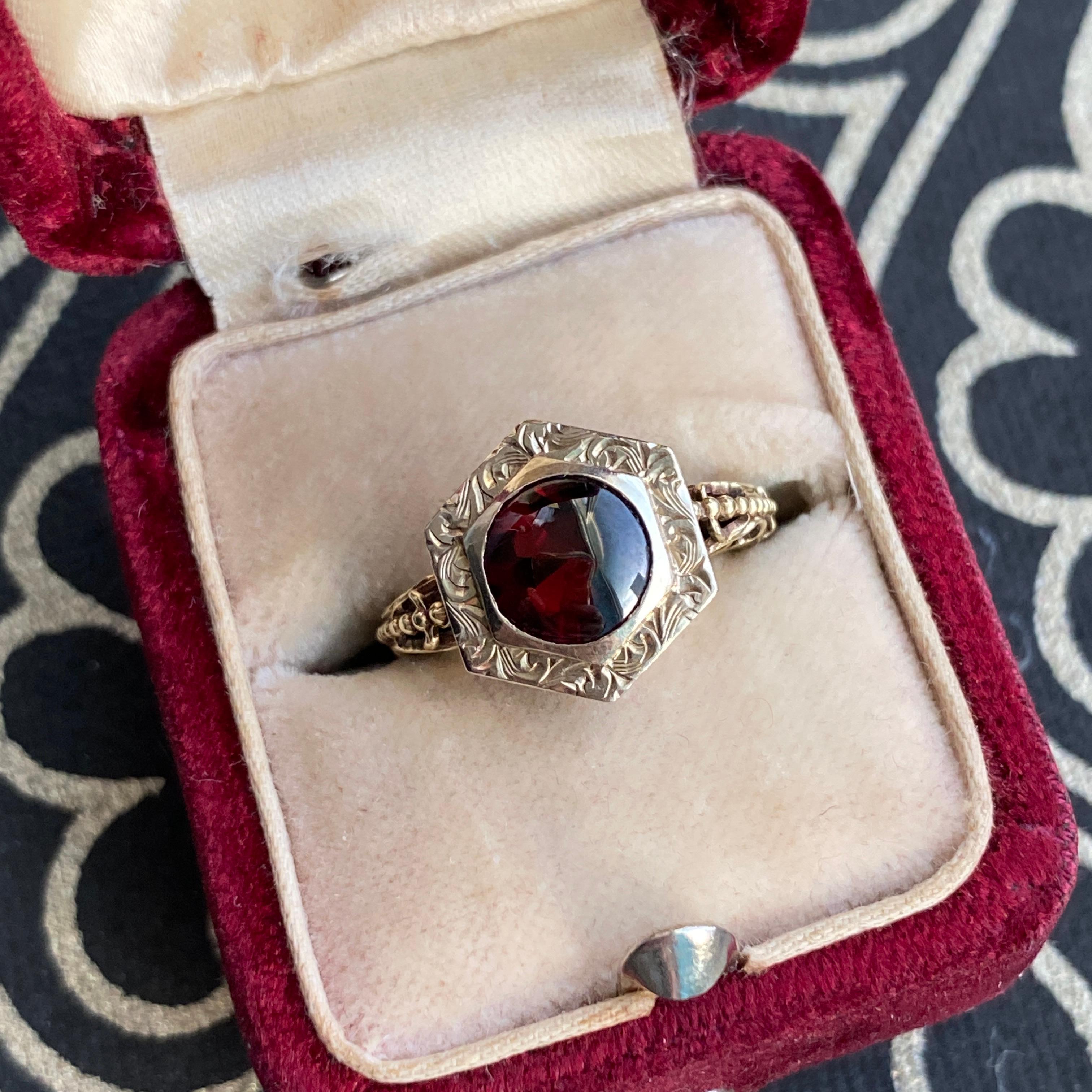 Women's Victorian Garnet Cabochon 14k Filigree Ring