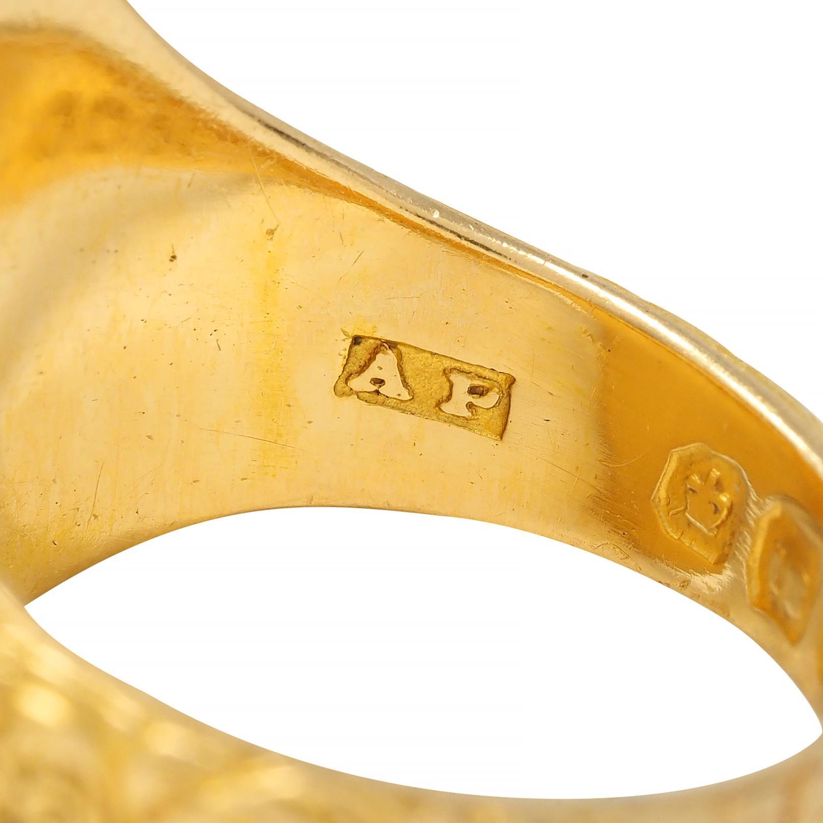 Victorian Garnet Cabochon 18 Karat Yellow Gold Floral Antique Unisex Signet Ring For Sale 4