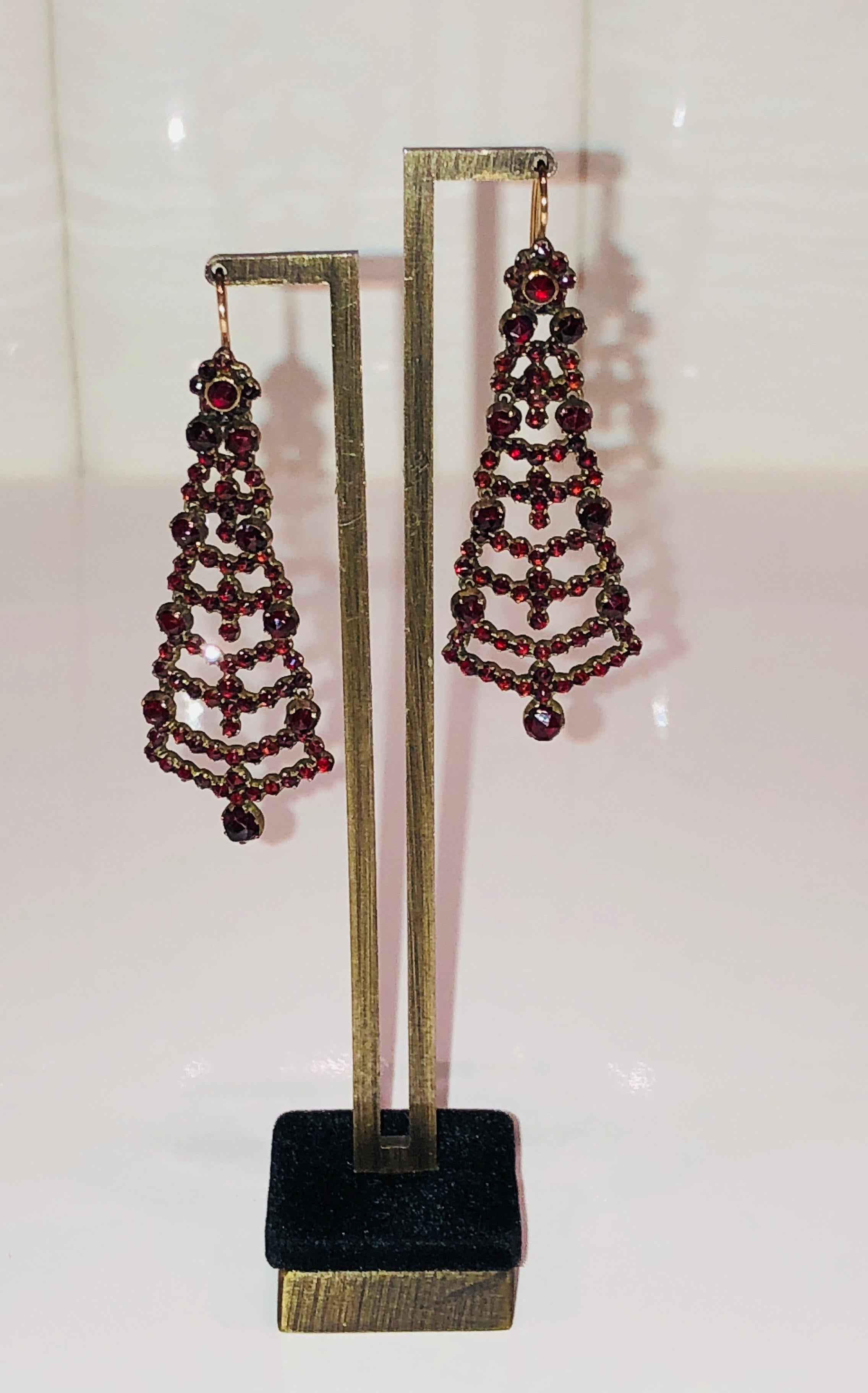 Victorian Garnet Chandelier Earrings In Good Condition In West Hollywood, CA