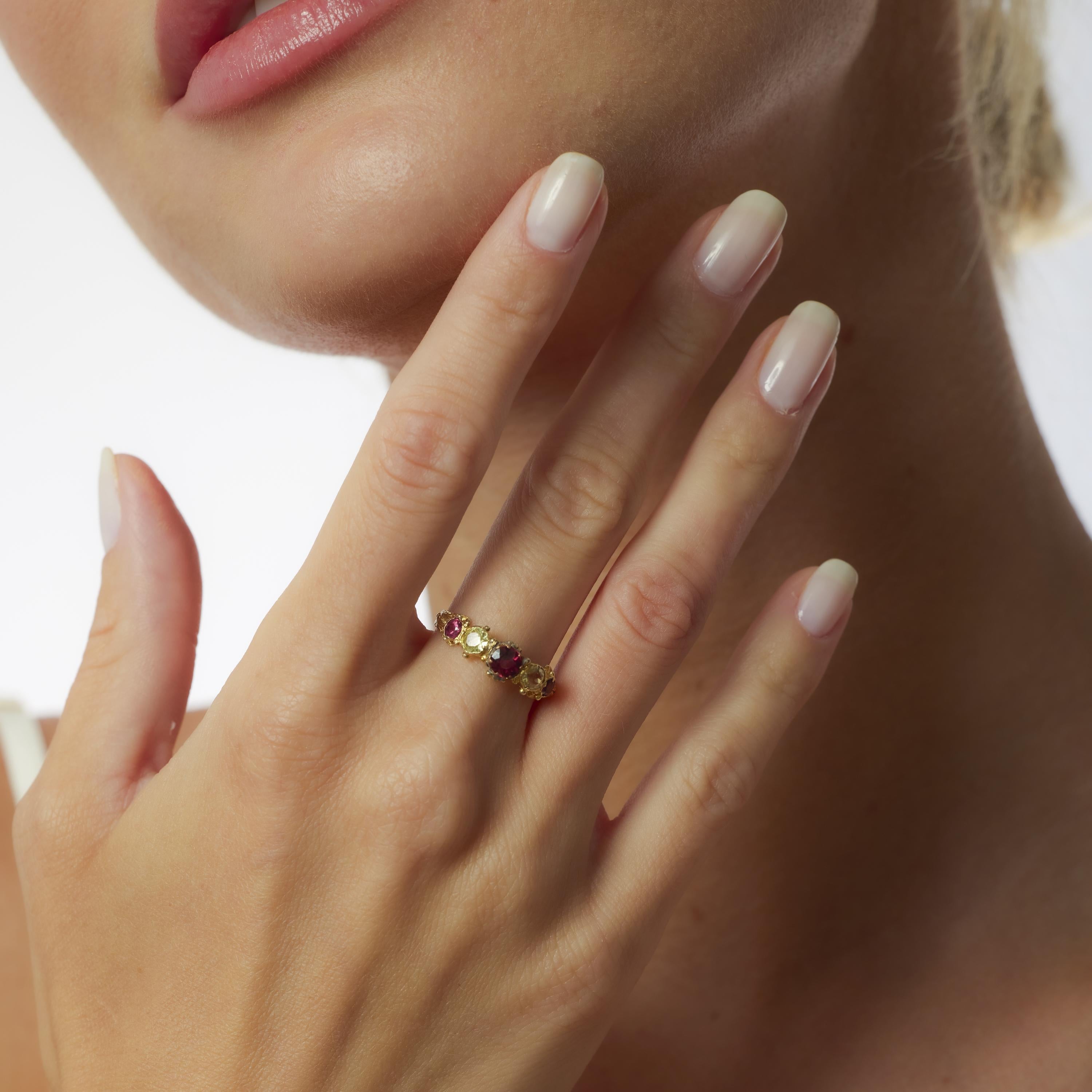 Victorian garnet citrine 9k yellow gold 5 stone ring In Good Condition For Sale In Beverly Hills, CA