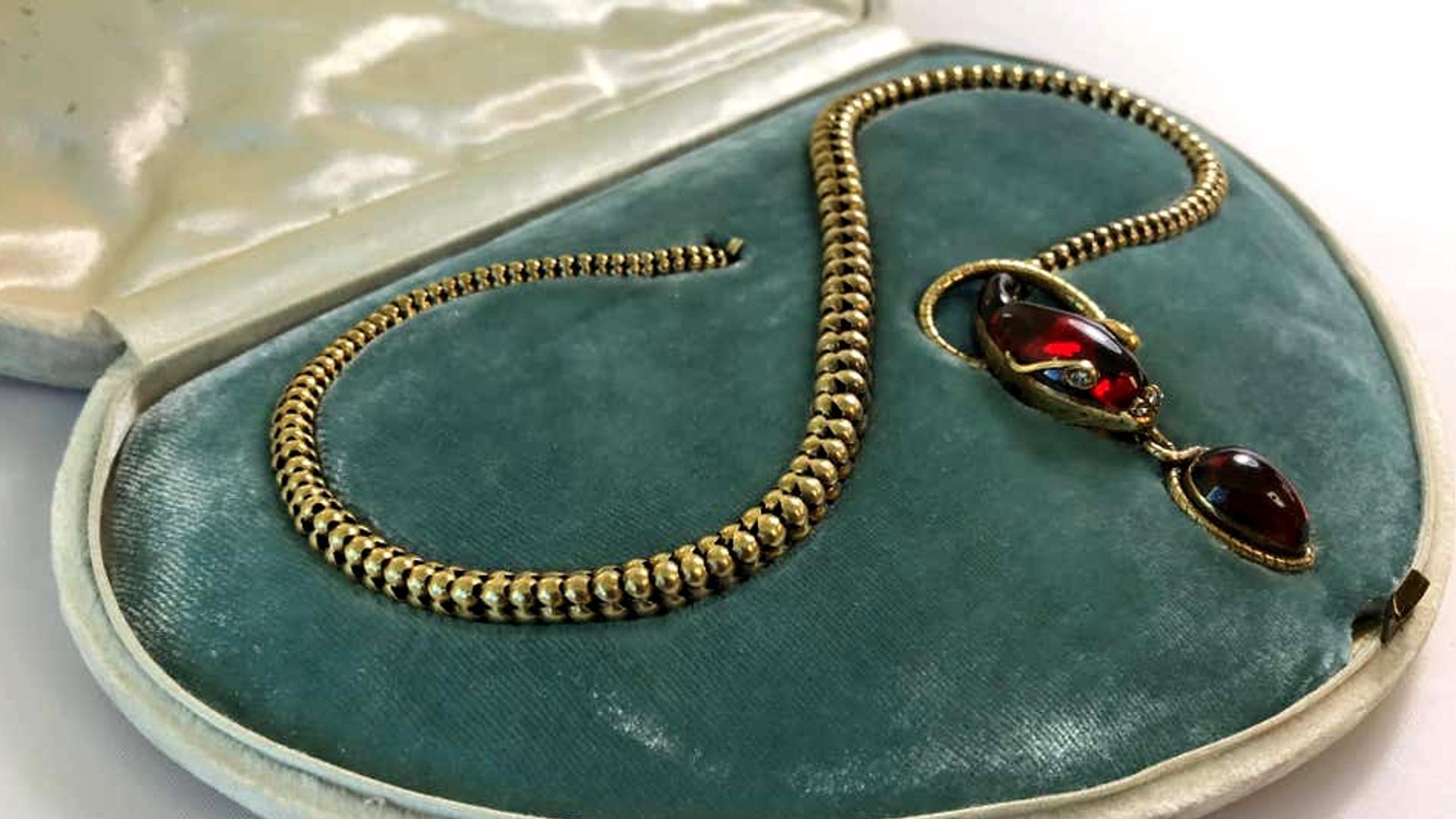 Victorian Garnet Diamond Antique Snake Pendant Necklace In Excellent Condition In Banbury, GB