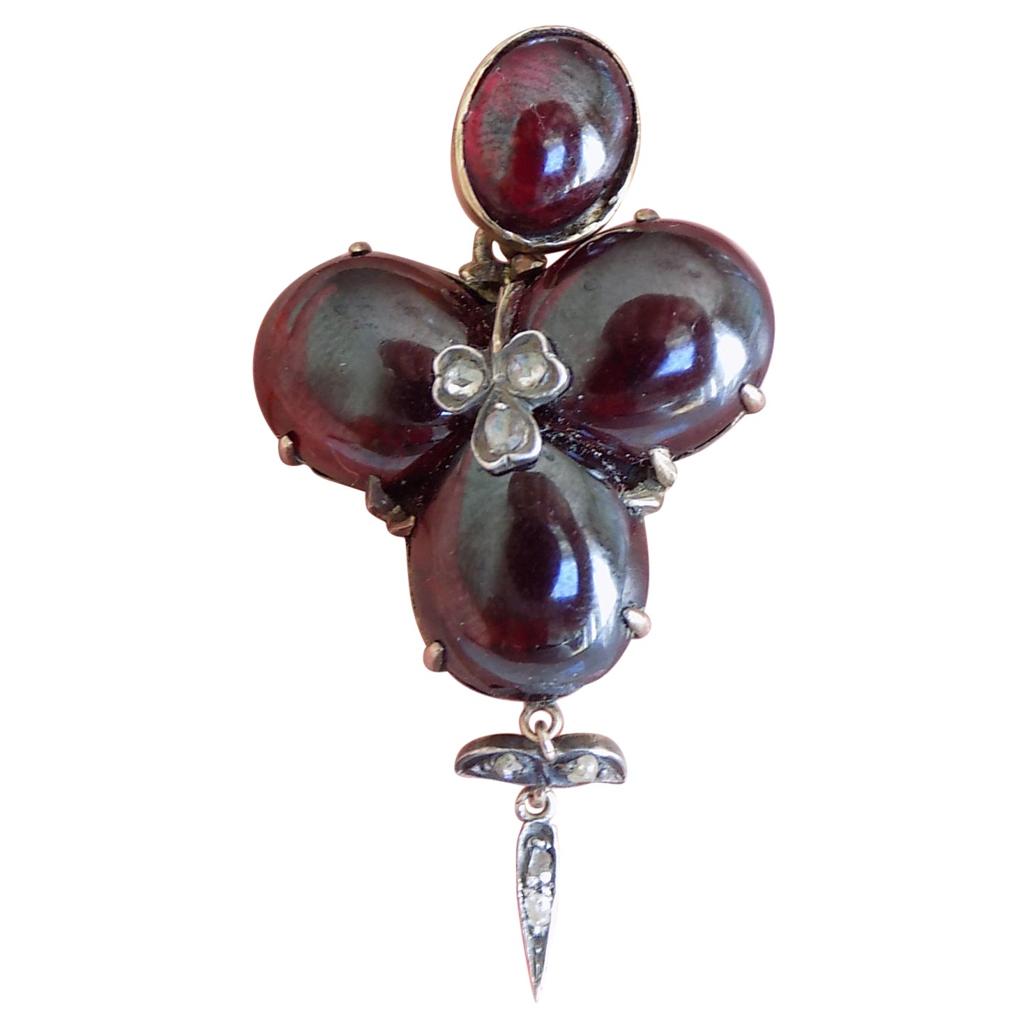 Viktorianisches Granat-Diamant-Tropfen-Clover-Anh�änger-Medaillon im Angebot
