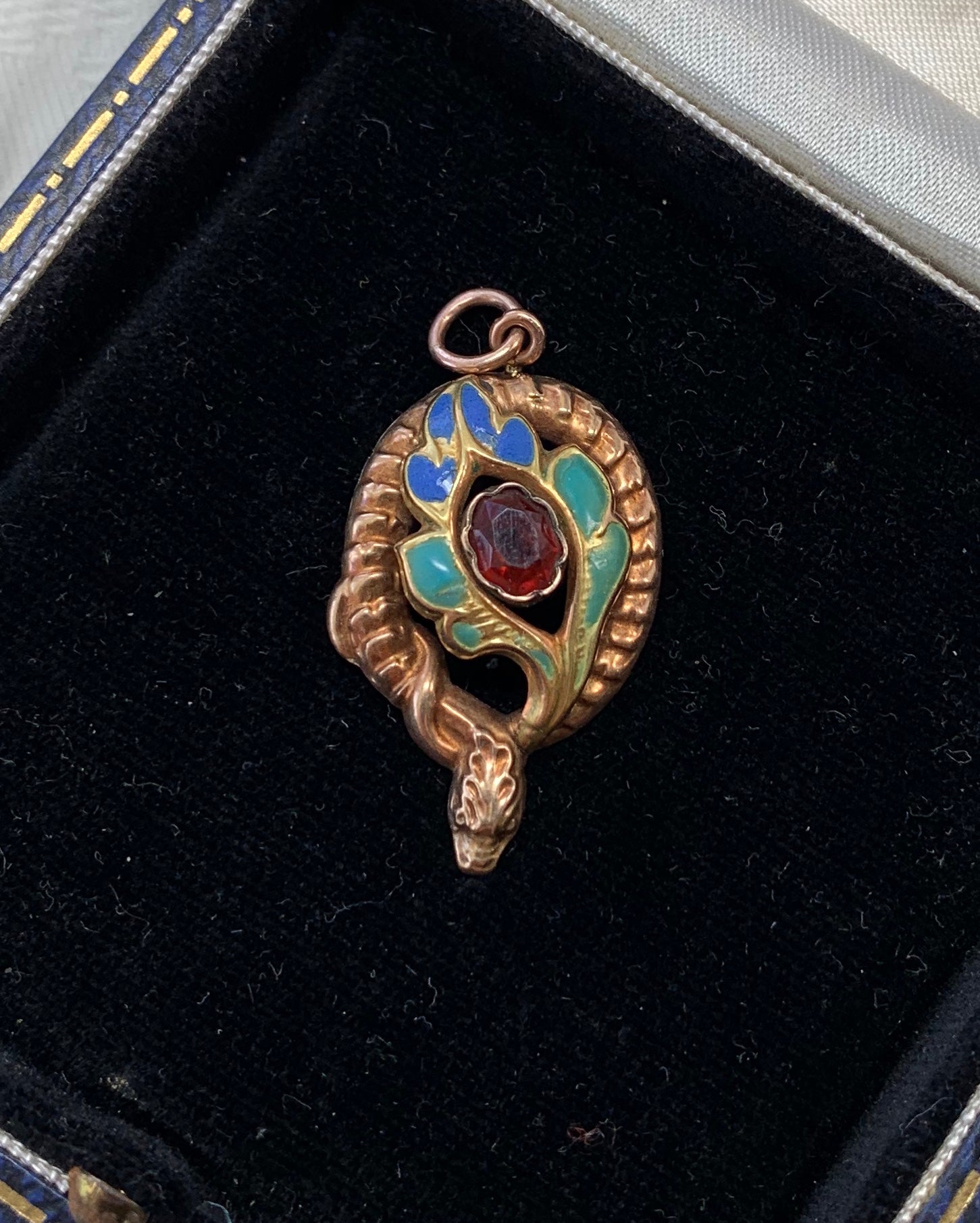 Oval Cut Victorian Garnet Enamel Snake Flower Pendant Necklace Antique Gold 1860 For Sale