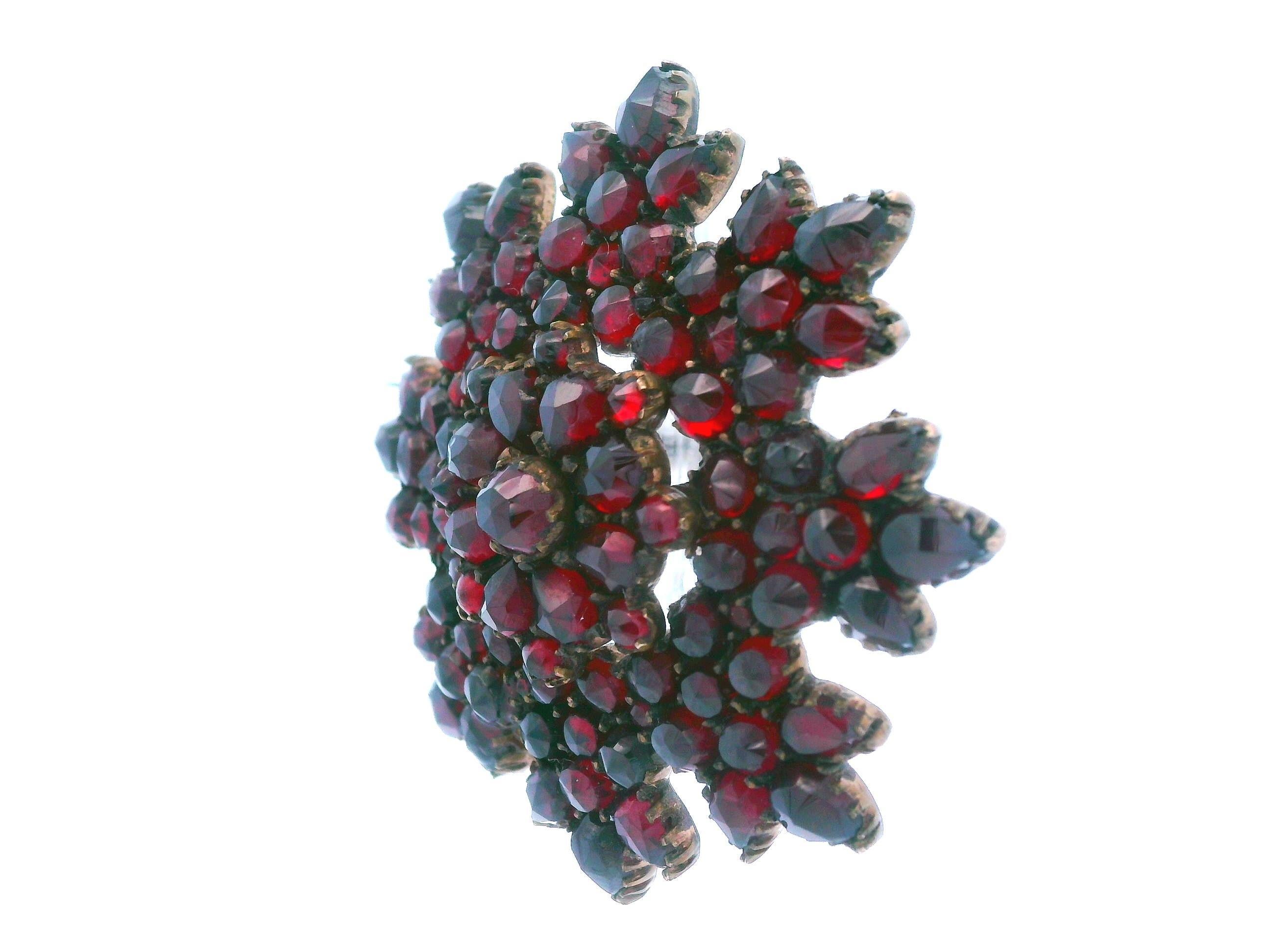 Broche/épingle victorienne à fleur de grenat Pour femmes en vente