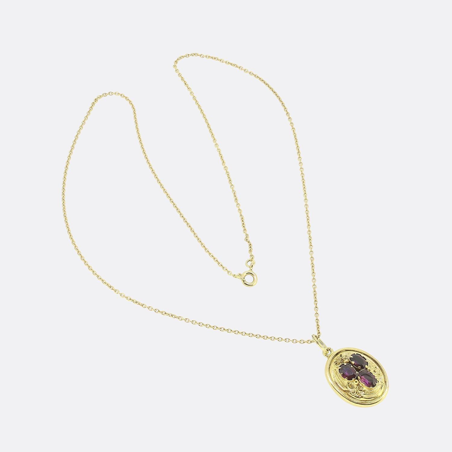 Viktorianische Granat-Medaillon-Halskette (Ovalschliff) im Angebot