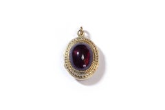 Victorian Garnet Locket Pendant in Yellow Gold 18 Karats