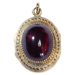 Victorian Garnet Locket Pendant in Yellow Gold 18 Karats