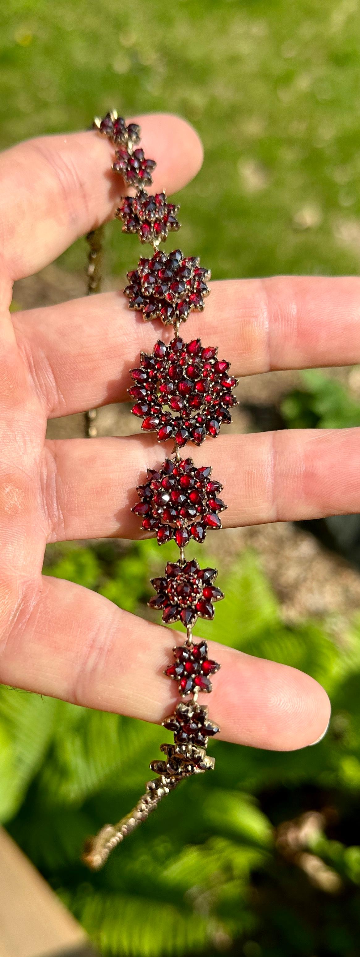 Victorian Garnet Necklace Flower Bohemian Garnets Antique 1880 Garnet Clasp In Excellent Condition For Sale In New York, NY