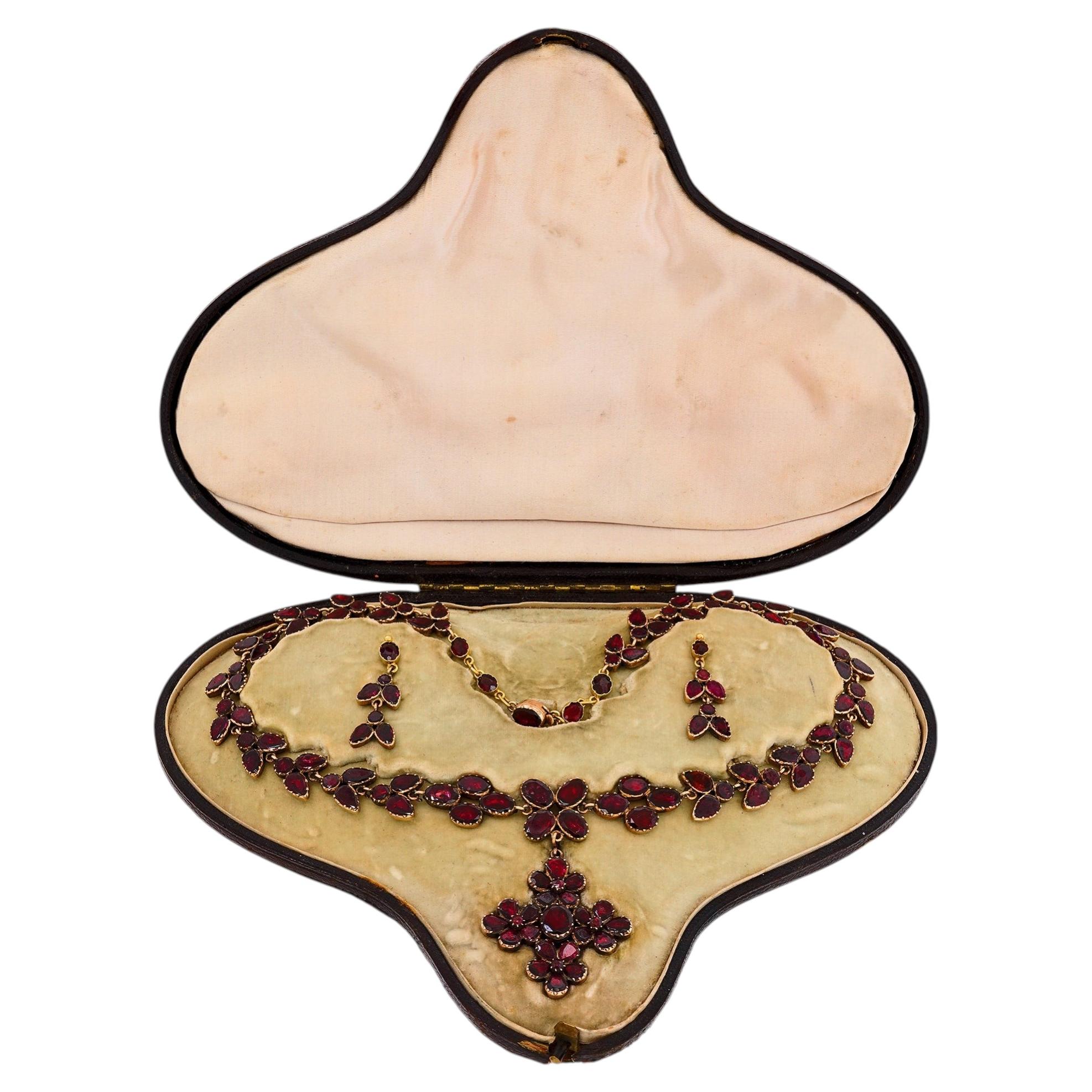 Collier et boucles d'oreilles victoriens en grenat en vente