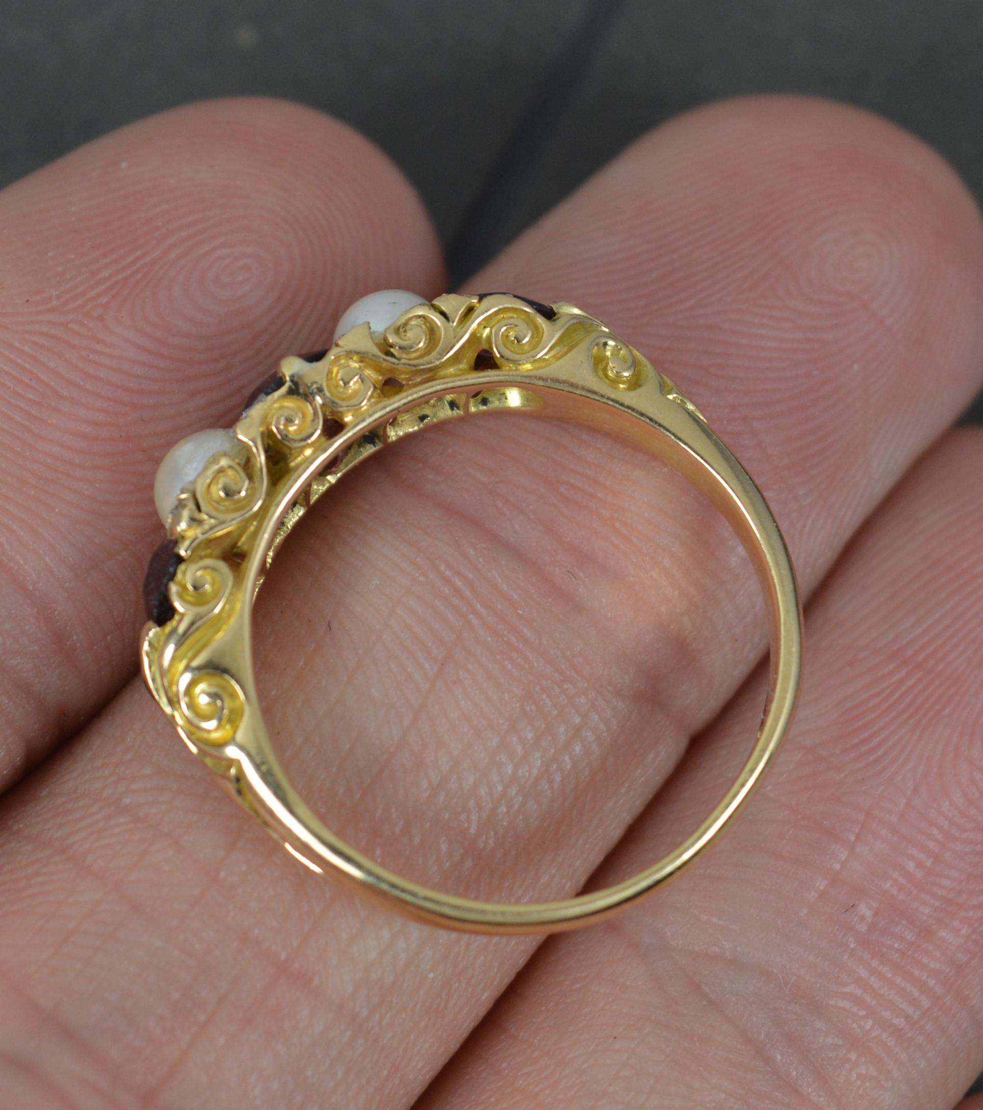 Viktorianischer Stapelring aus 18 Karat Gold mit Granat, Perle und Diamant mit fünf Steinen im Zustand „Hervorragend“ im Angebot in St Helens, GB