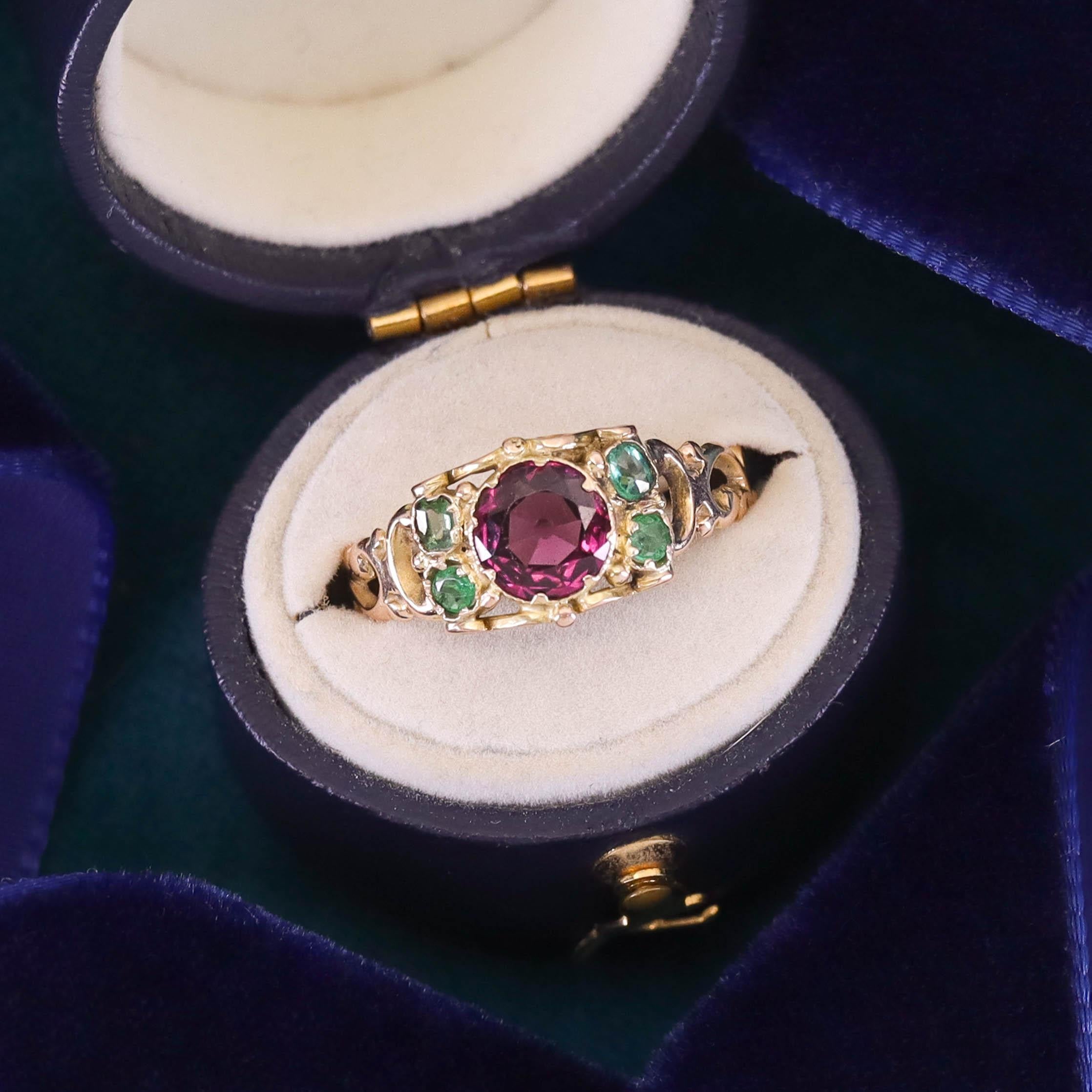 Anello vittoriano con granato in oro 12 carati in vendita 1
