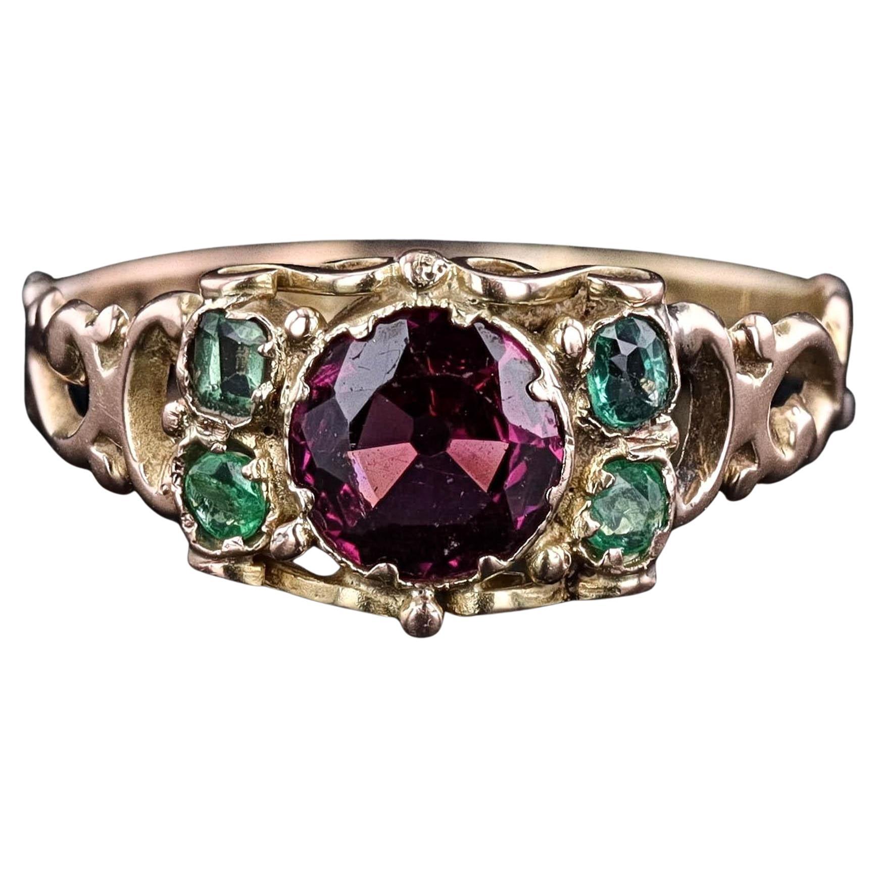 Anello vittoriano con granato in oro 12 carati