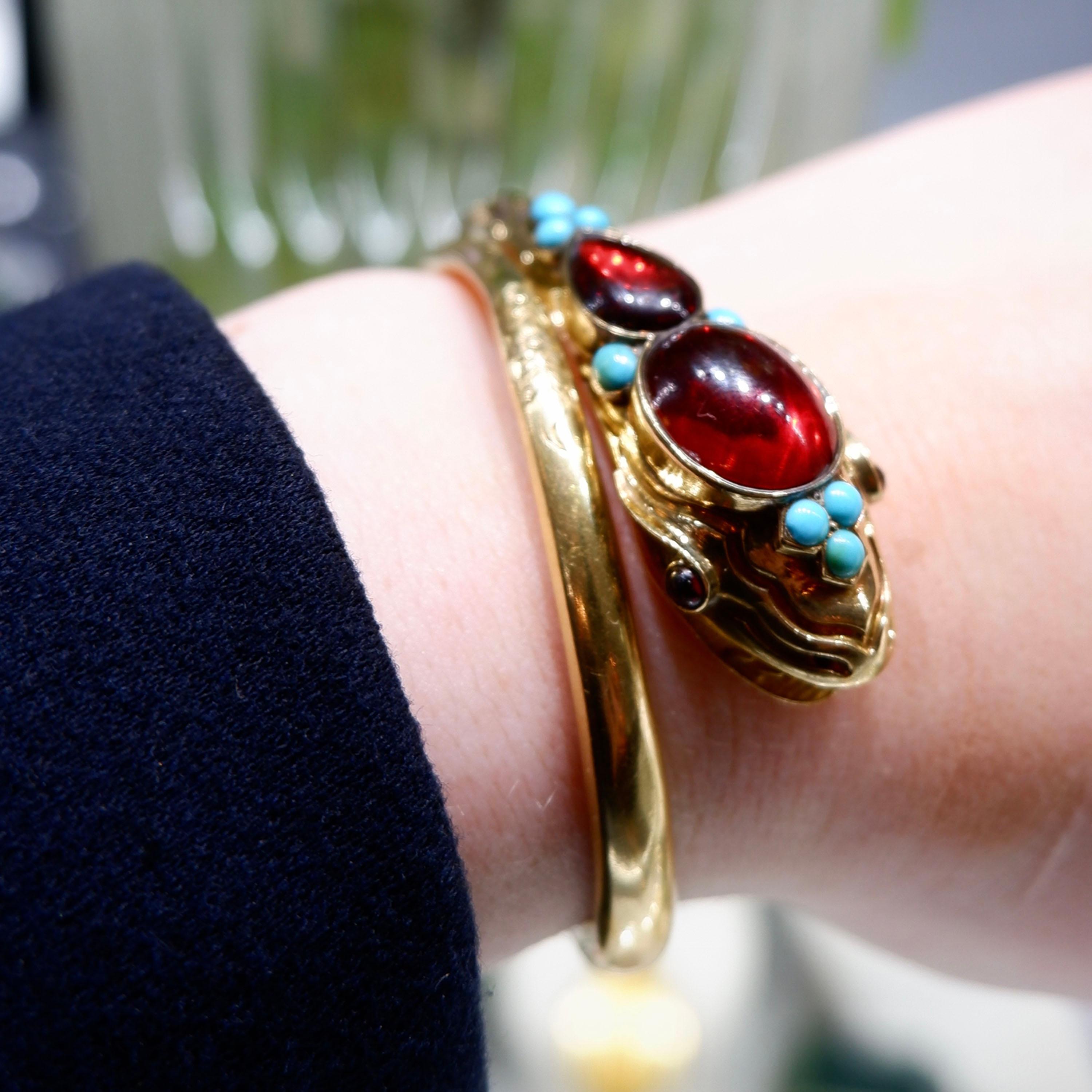 Brazalete victoriano de granate, turquesa y serpiente de oro, circa 1900 en venta 1