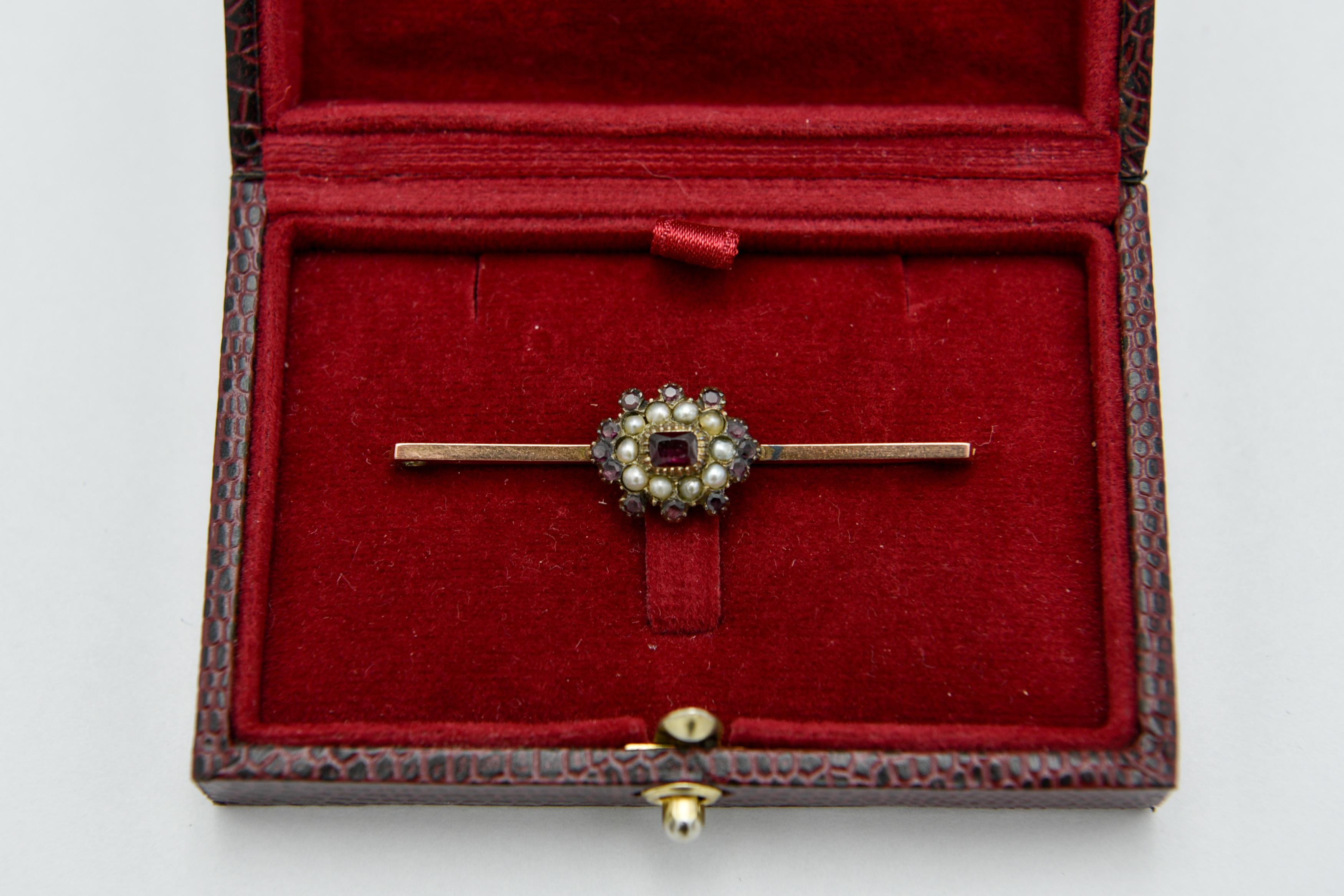 Victorian garnets and pearl brooch In Fair Condition For Sale In Chorzów, PL