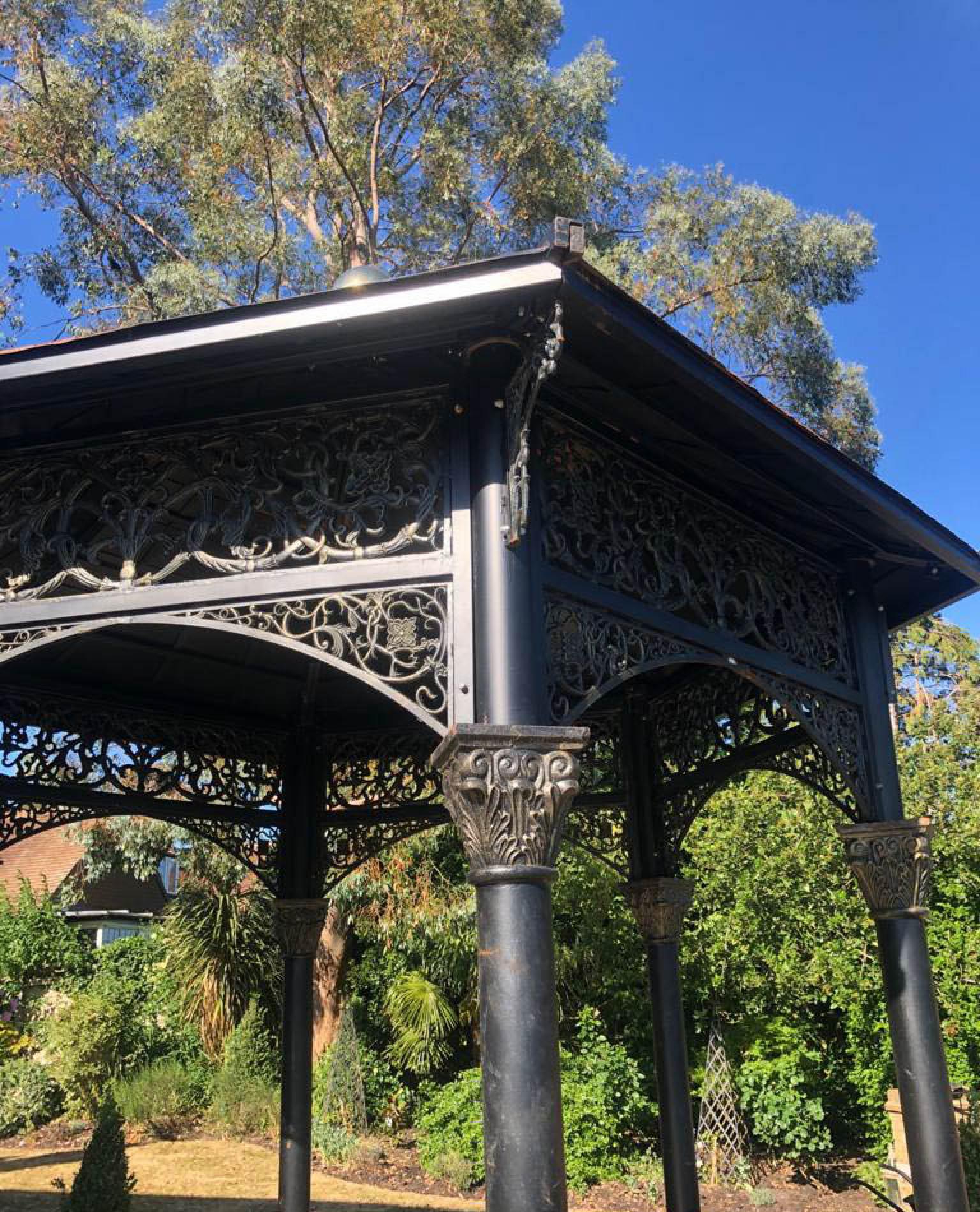 Absolutely stunning large Victorian style cast iron gazebo
Perfect for the garden and to provide shade for drinks, socialising and hanging out
Intricately cast with detailed work on the perimeter fencing
Reminds me of some of the beautiful