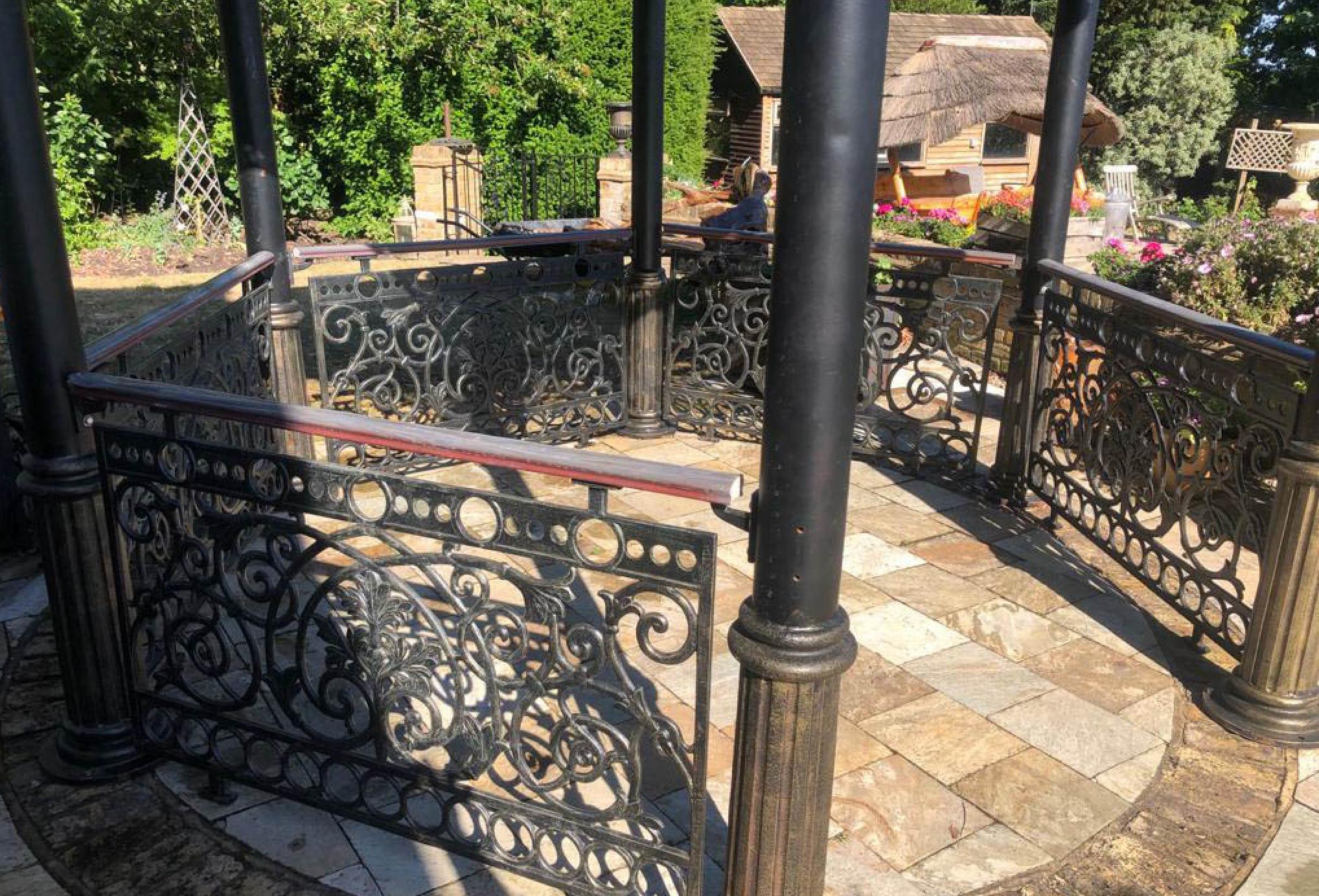 Victorian Gazebo Cast Iron Garden Pavillion Architectural Shade Bandstand In Good Condition In Potters Bar, GB