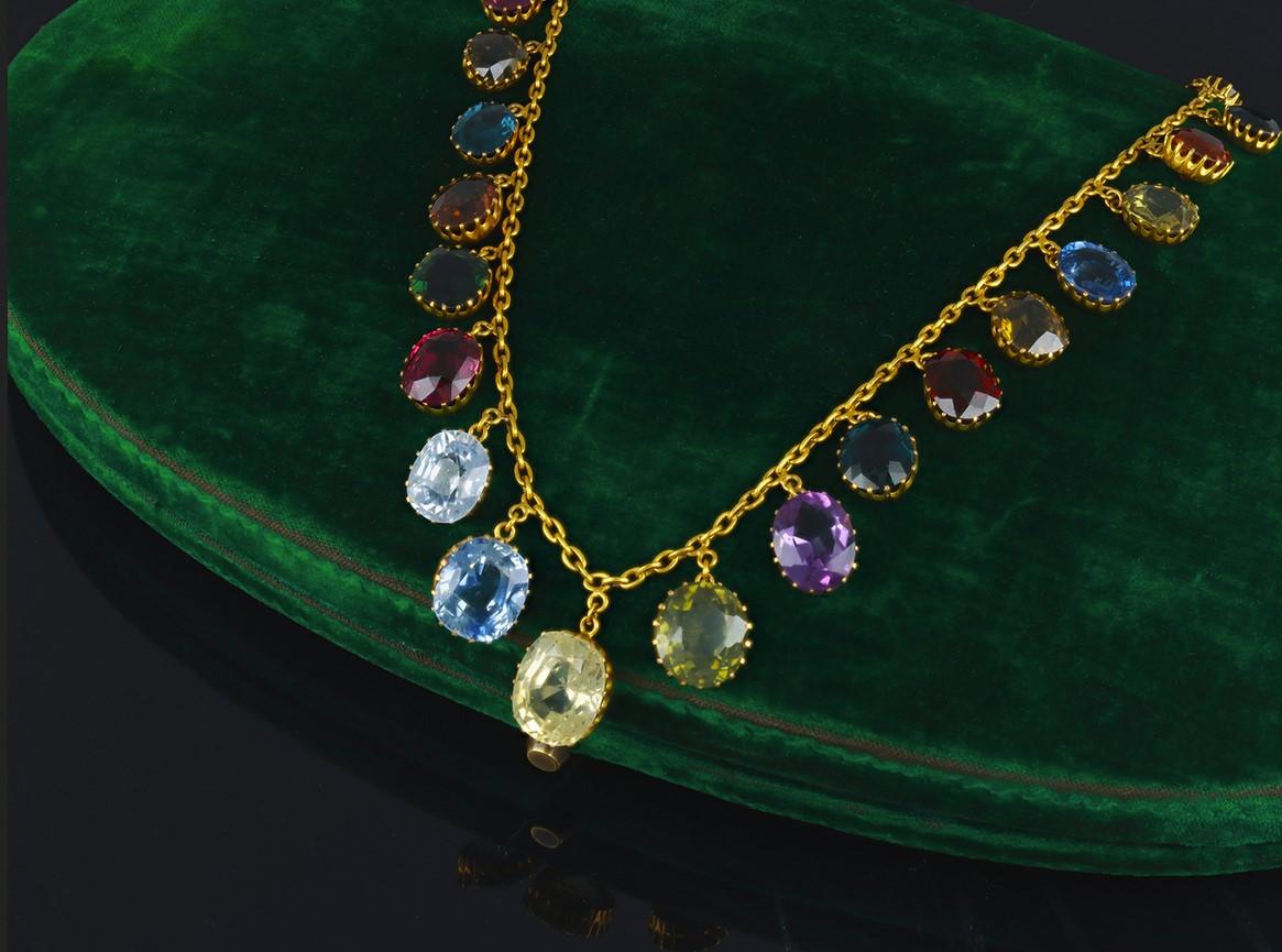 Collana vittoriana con pietre preziose, circa 1890. In condizioni buone in vendita a London, GB